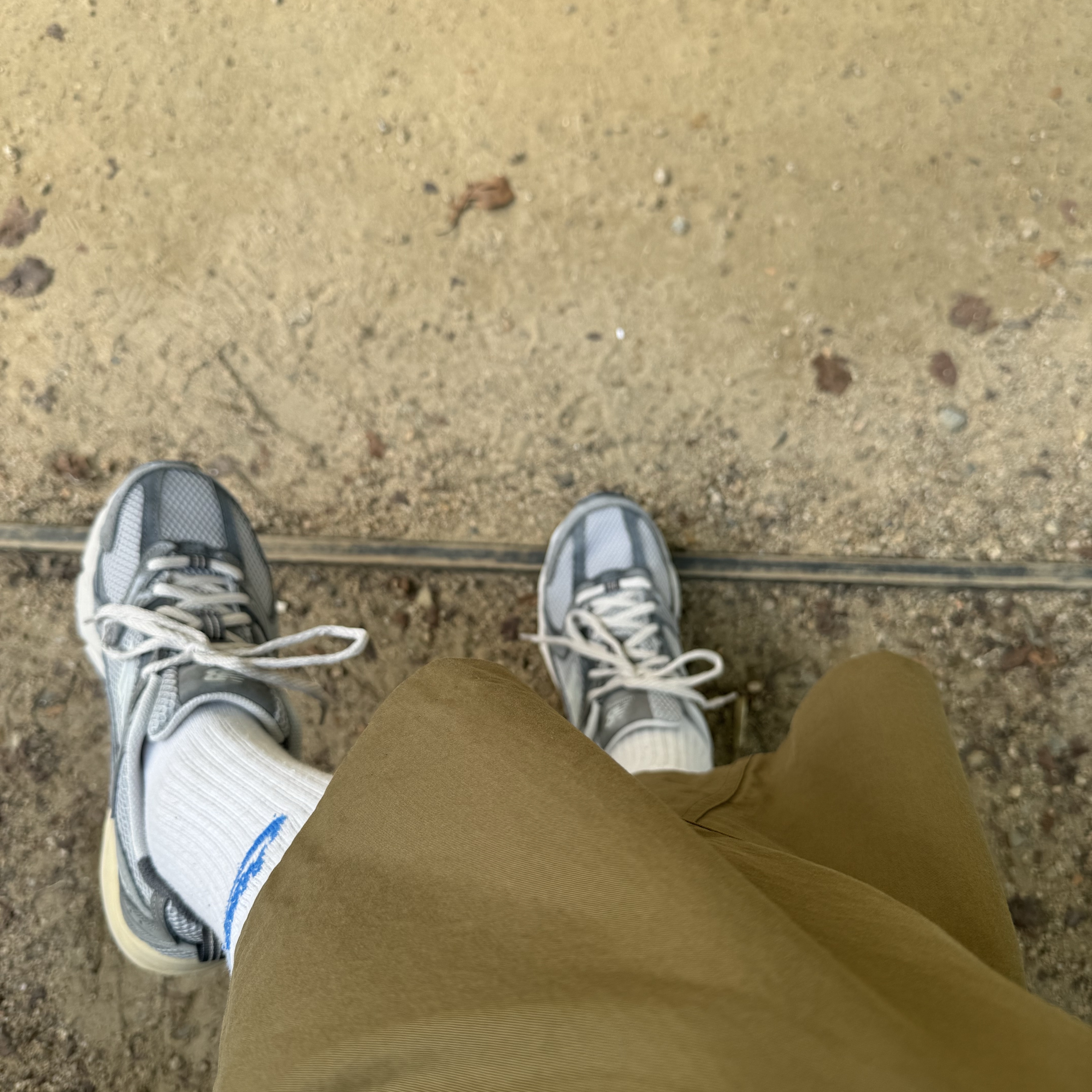 New Balance 530 Premium Vintage Grey Matter 착용 스타일