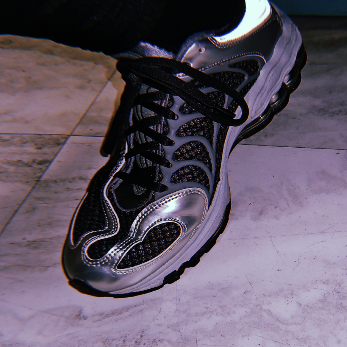 Nike Air Tuned Max Black Smoke Grey 착용 스타일 - 2