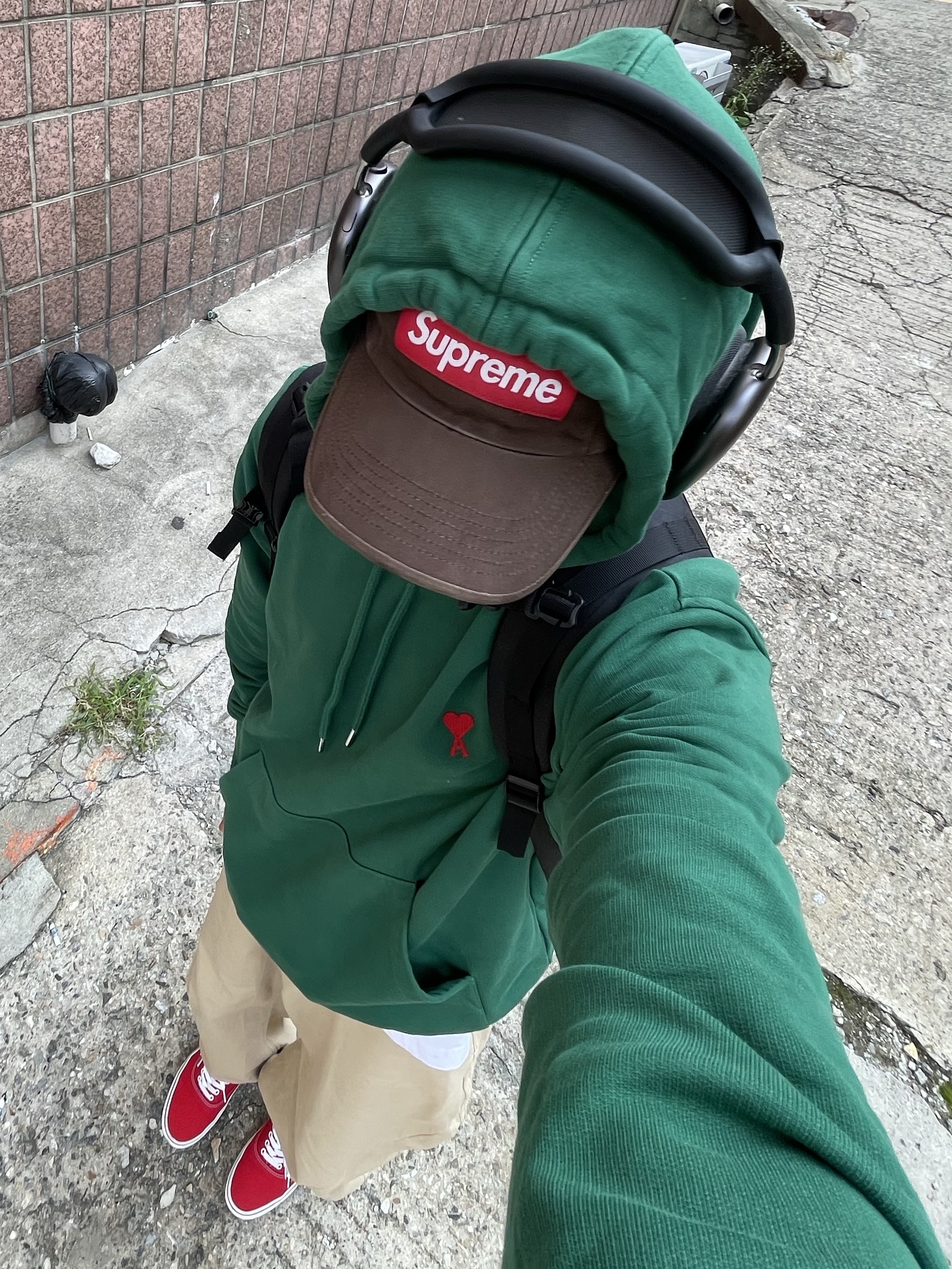 Vans Authentic Red, Supreme Backpack Black - 23FW 착용 스타일 - 2