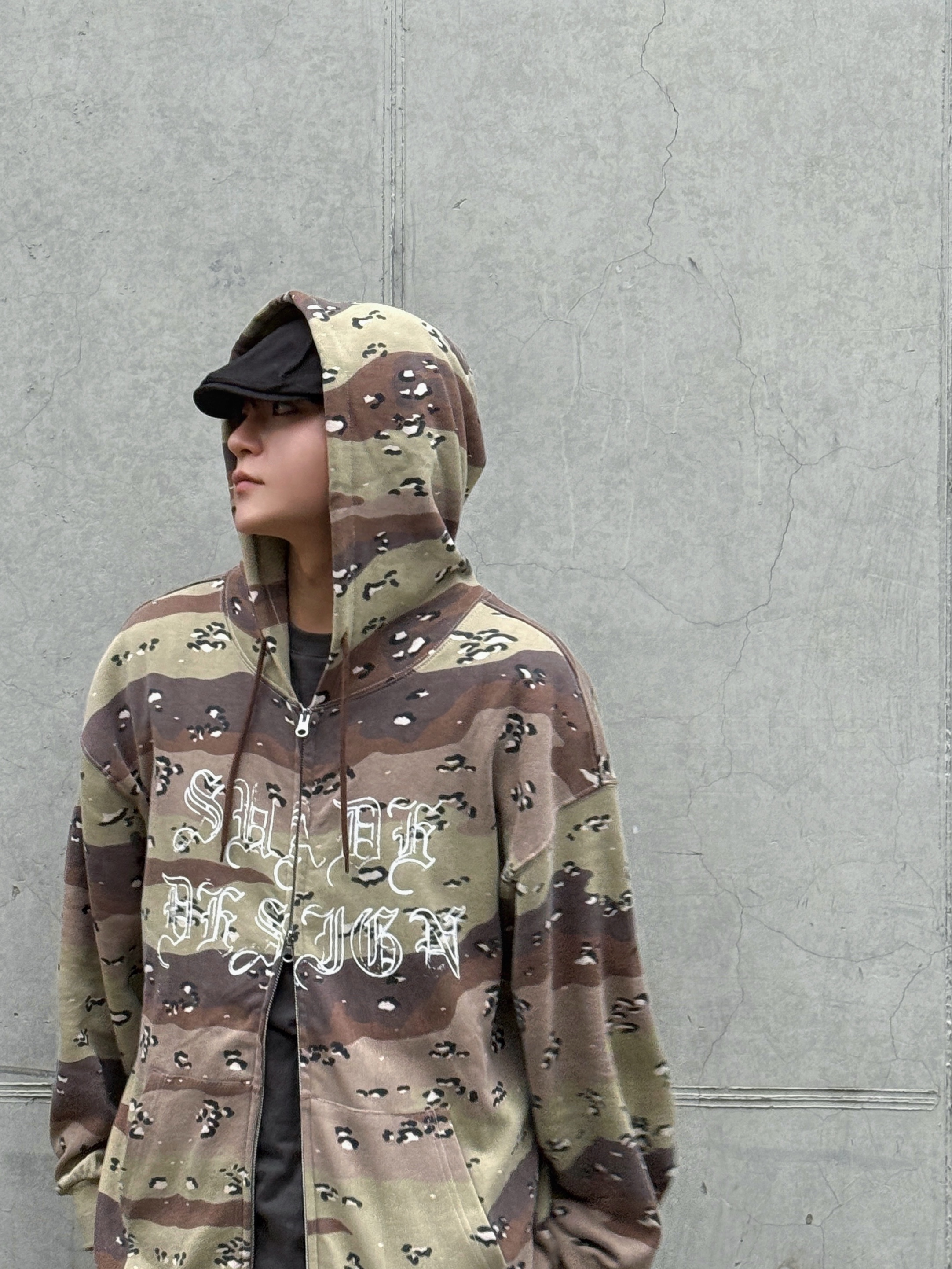 [KREAM 단독] Suade Camo Hood Zip Up Camo 착용 스타일 - 1