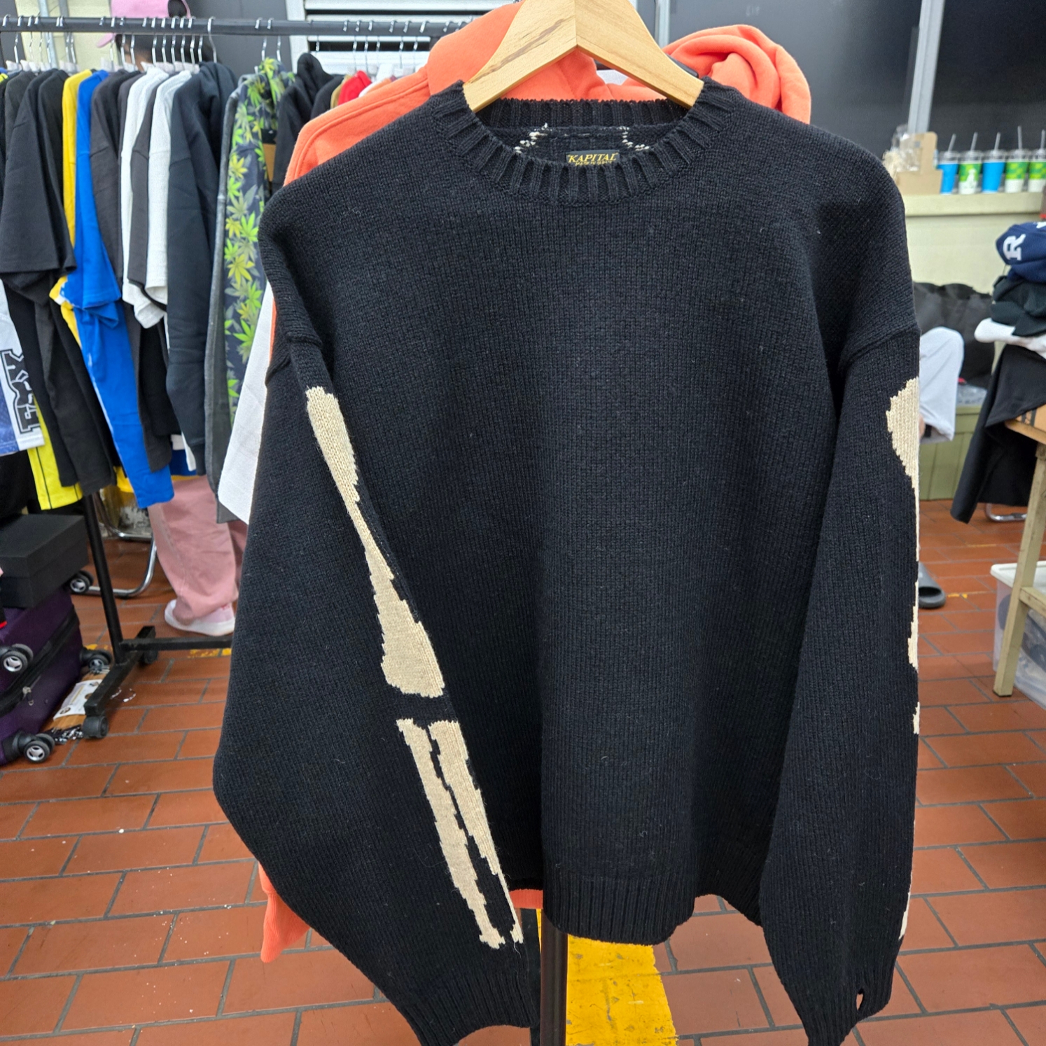 Kapital 5G Wool Bone Crewneck Sweater Black 착용 스타일 - 1