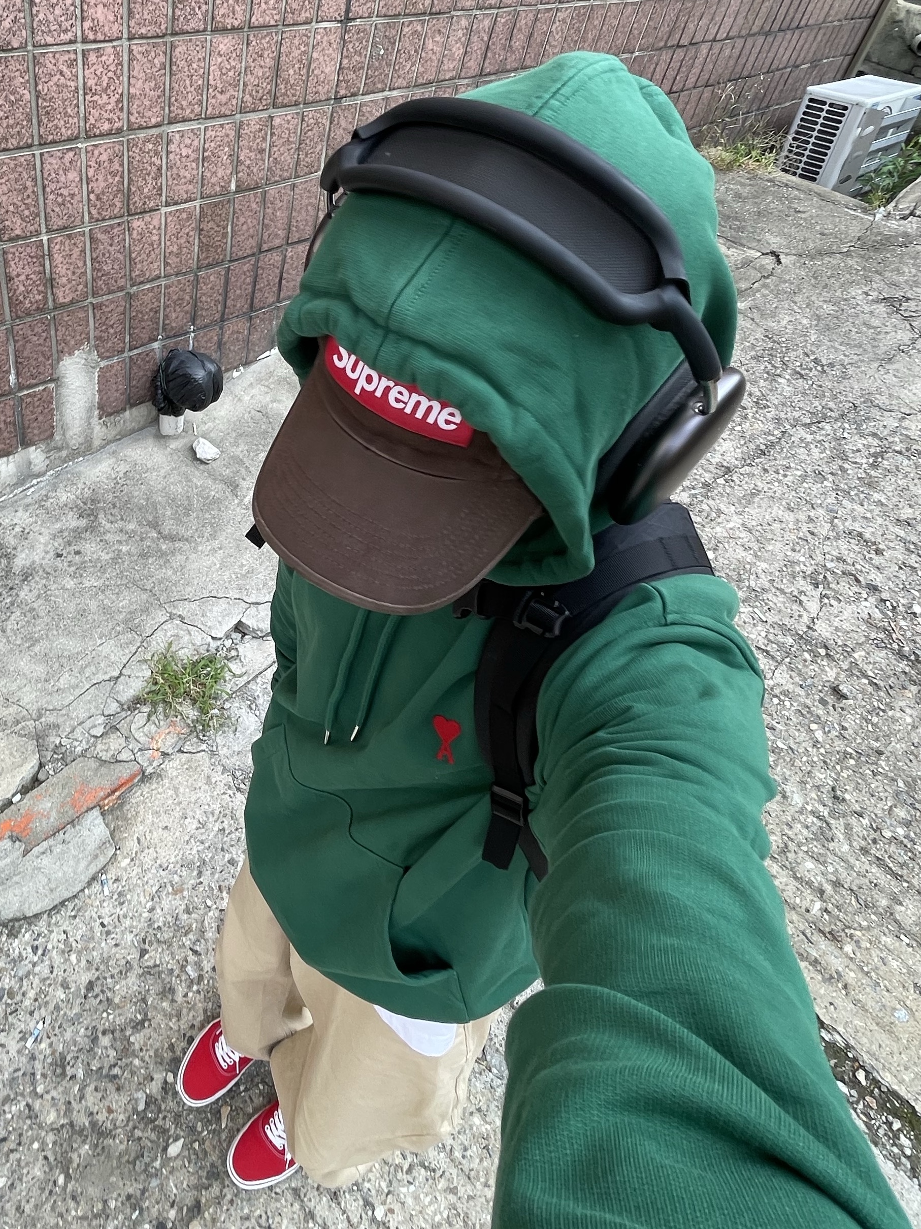 Vans Authentic Red, Supreme Backpack Black - 23FW 착용 스타일 - 1