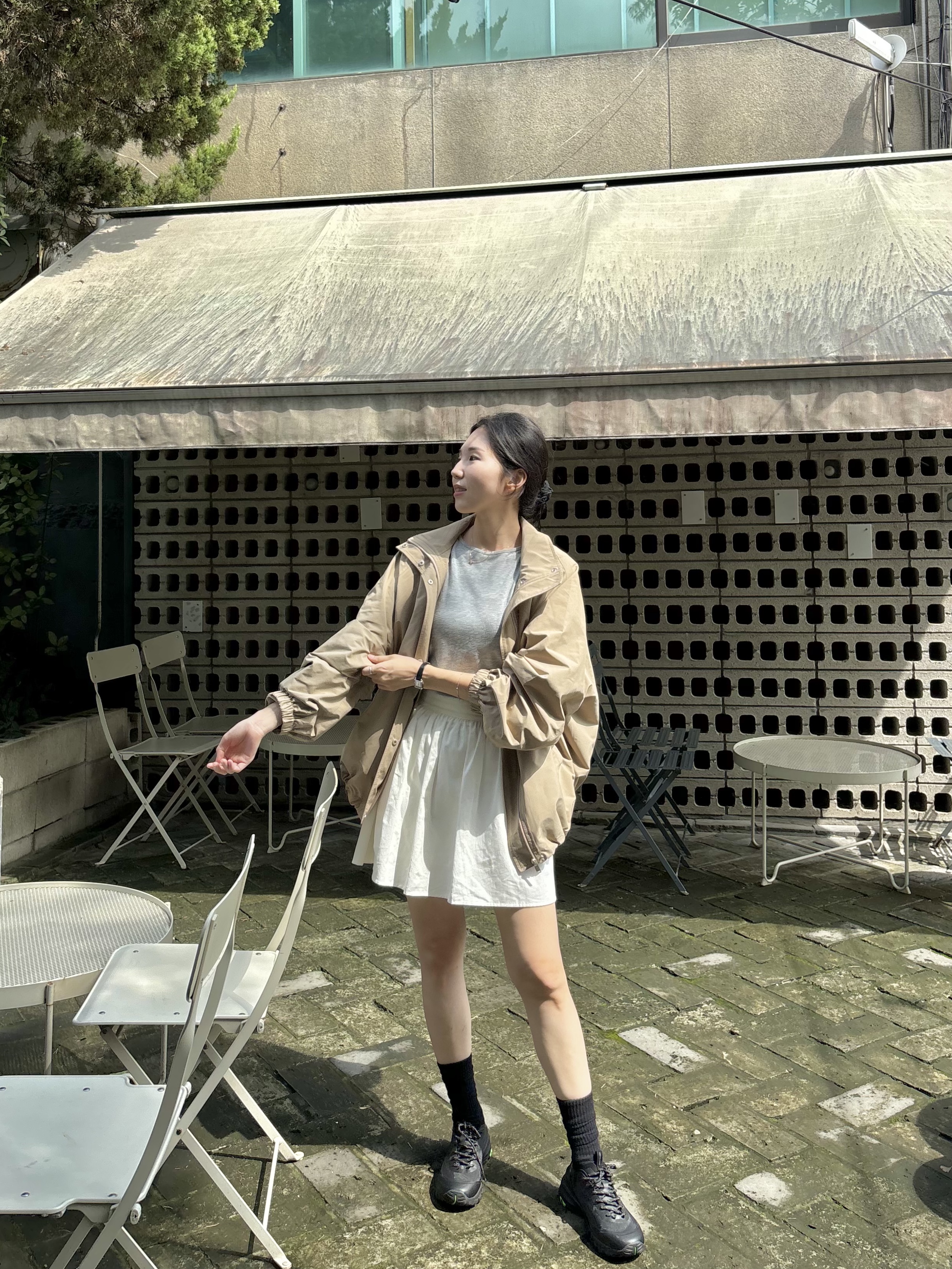 Siyazu SIOT4110 High Neck Windbreaker Beige 착용 스타일 - 4