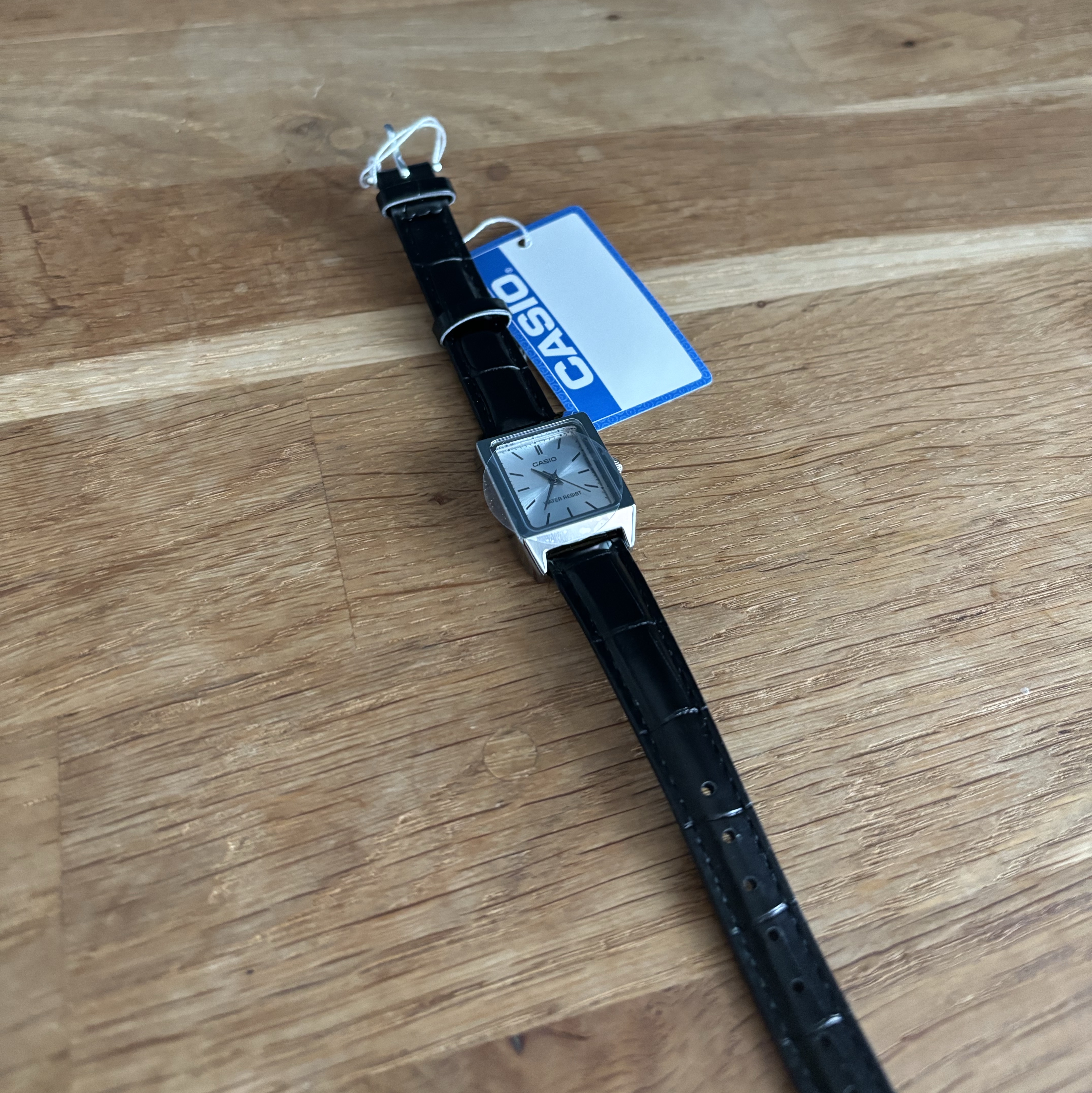 Casio LTP-V007L-7E1 착용 스타일