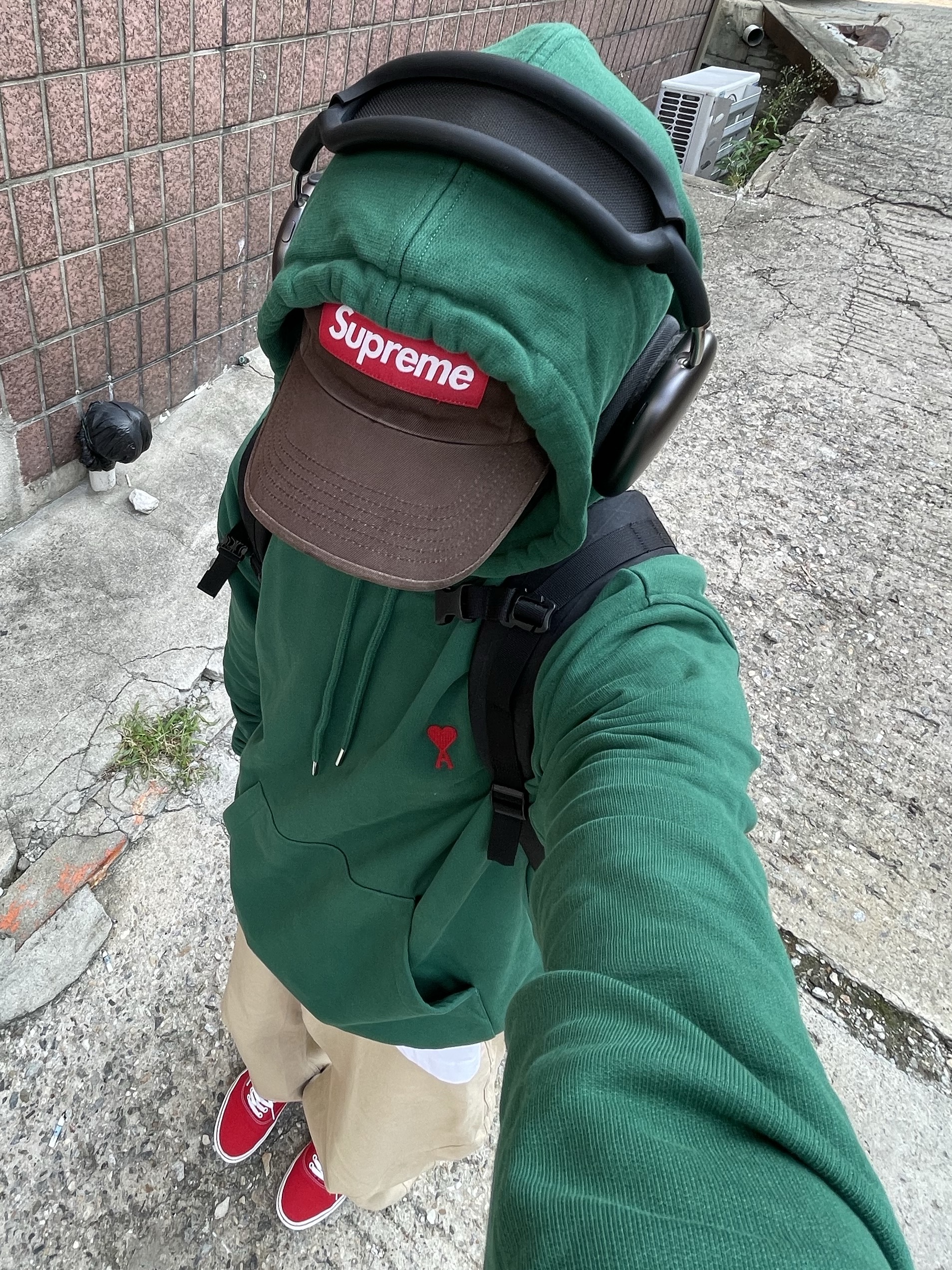 Vans Authentic Red, Supreme Backpack Black - 23FW 착용 스타일 - 6