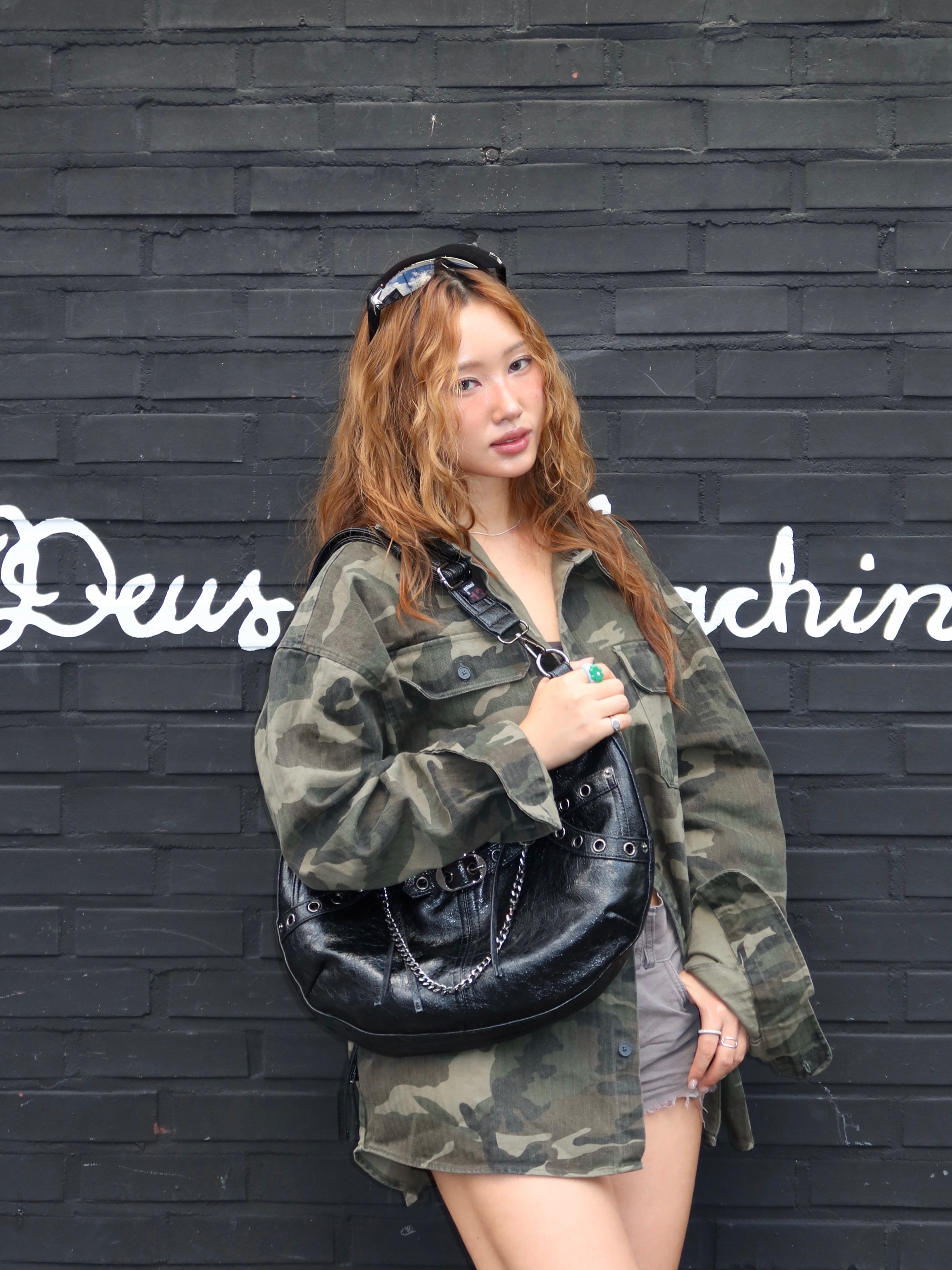 (W) Bohemian Seoul Turn Up Shorts Black 착용 스타일 - 3