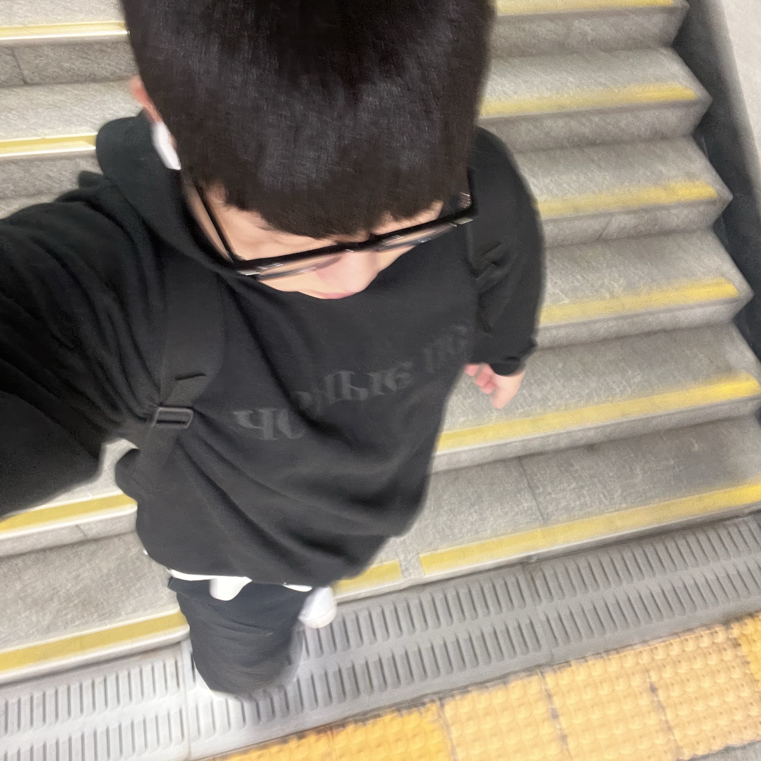 Palace Spider Zip Hood Shock Black - 23FW, Yeezy x Gosha Rubchinskiy YZY Black Dogs Hoodie Black 착용 스타일 - 2