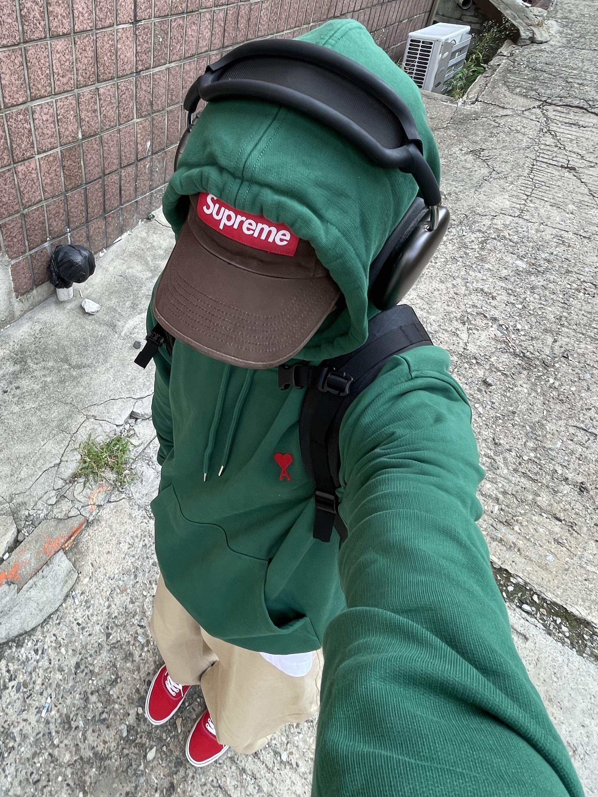 Vans Authentic Red, Supreme Backpack Black - 23FW 착용 스타일 - 4