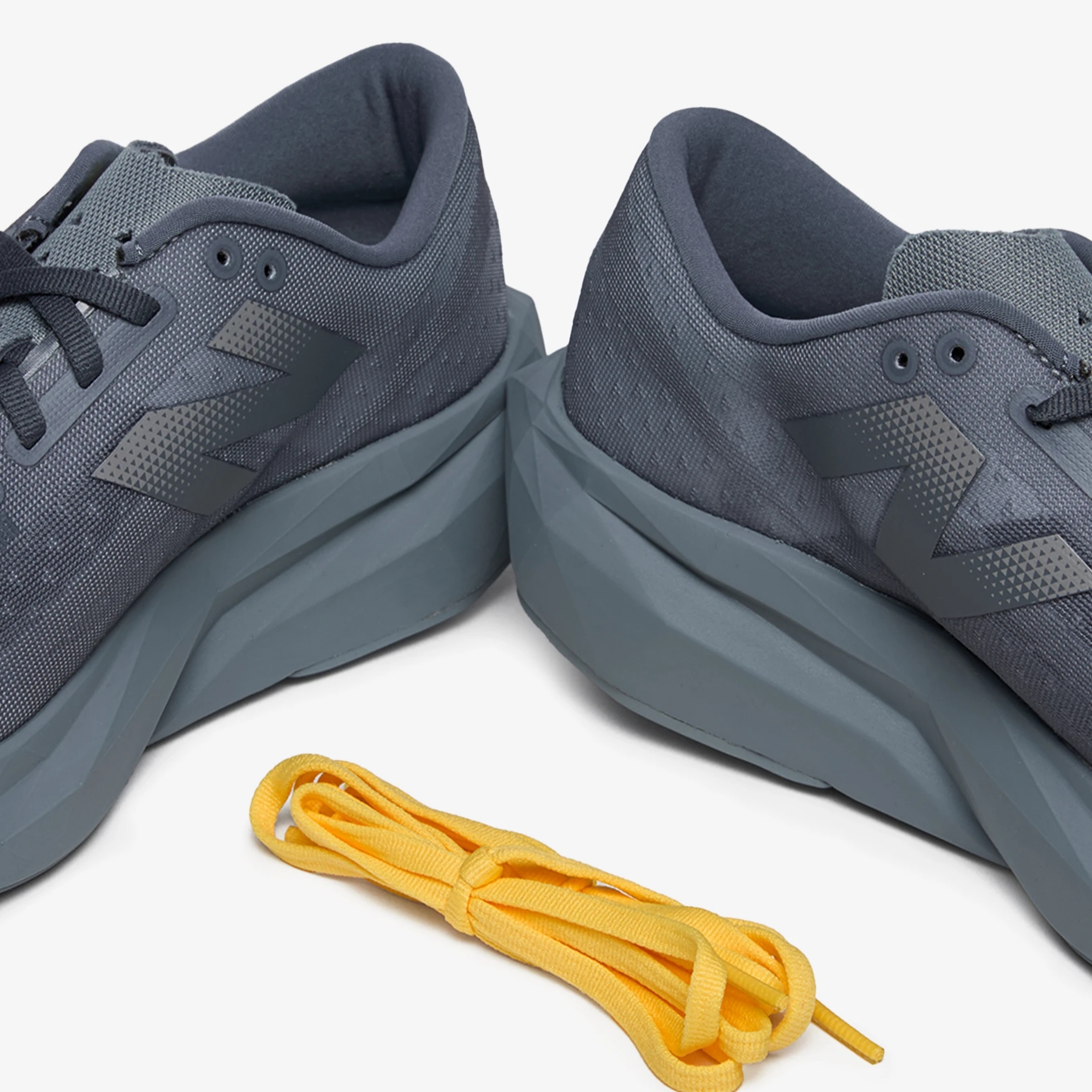 New Balance x Tokyo Design Studio FuelCell Rebel v4 Vintage Indigo - D Standard 착용 스타일