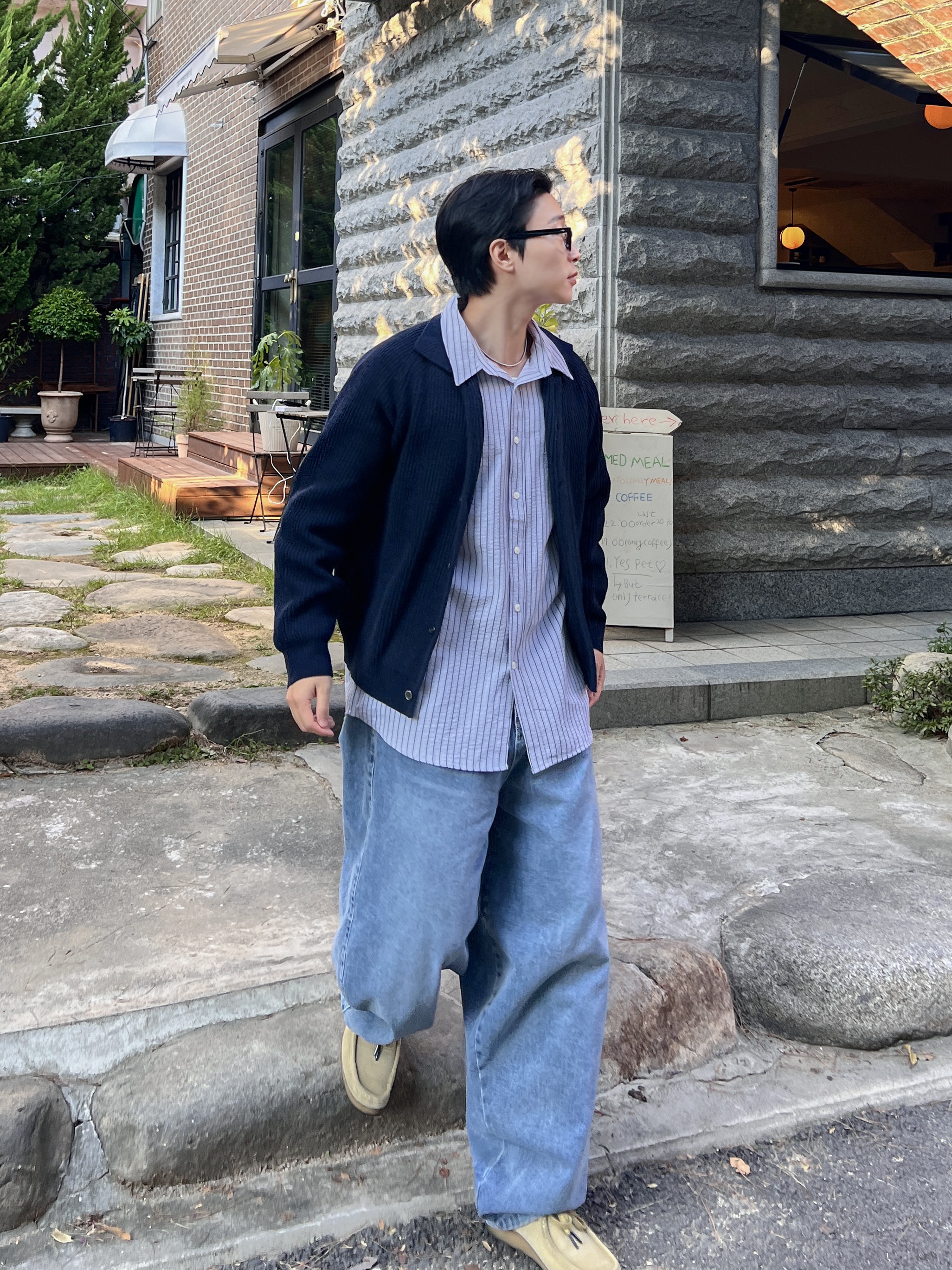 Clarks Wallabee Maple Suede 착용 스타일 - 1