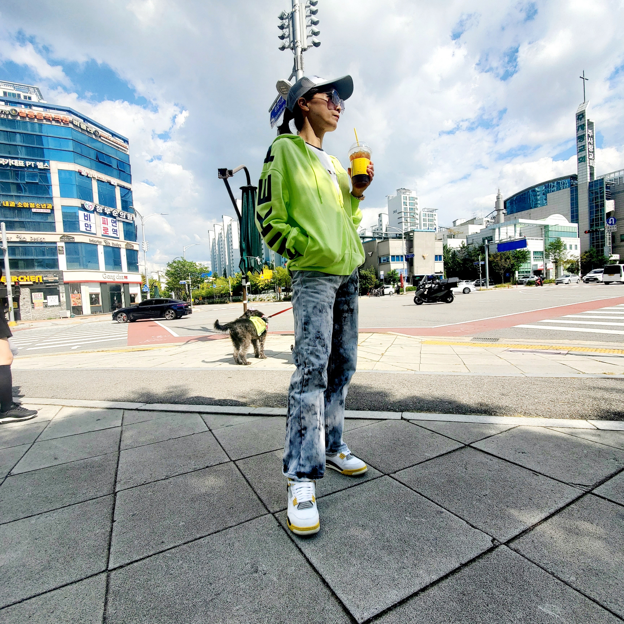 (W) Jordan 4 Retro Vivid Sulfur 착용 스타일