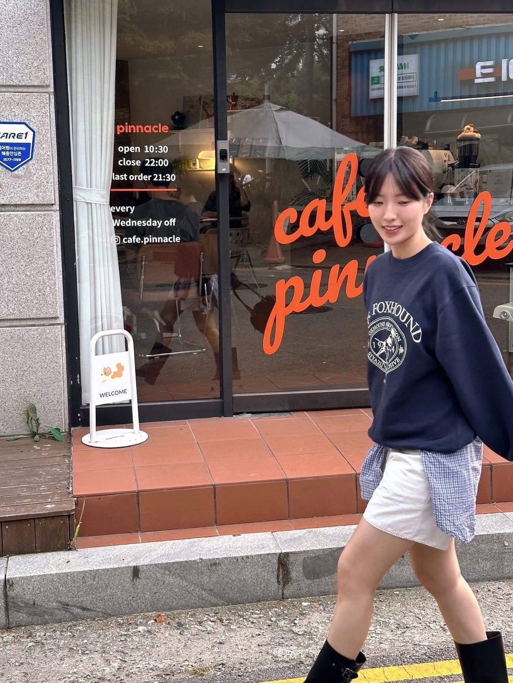 Siyazu SITP5042 Foxhound Sweat Shirt Dark Navy 착용 스타일 - 3