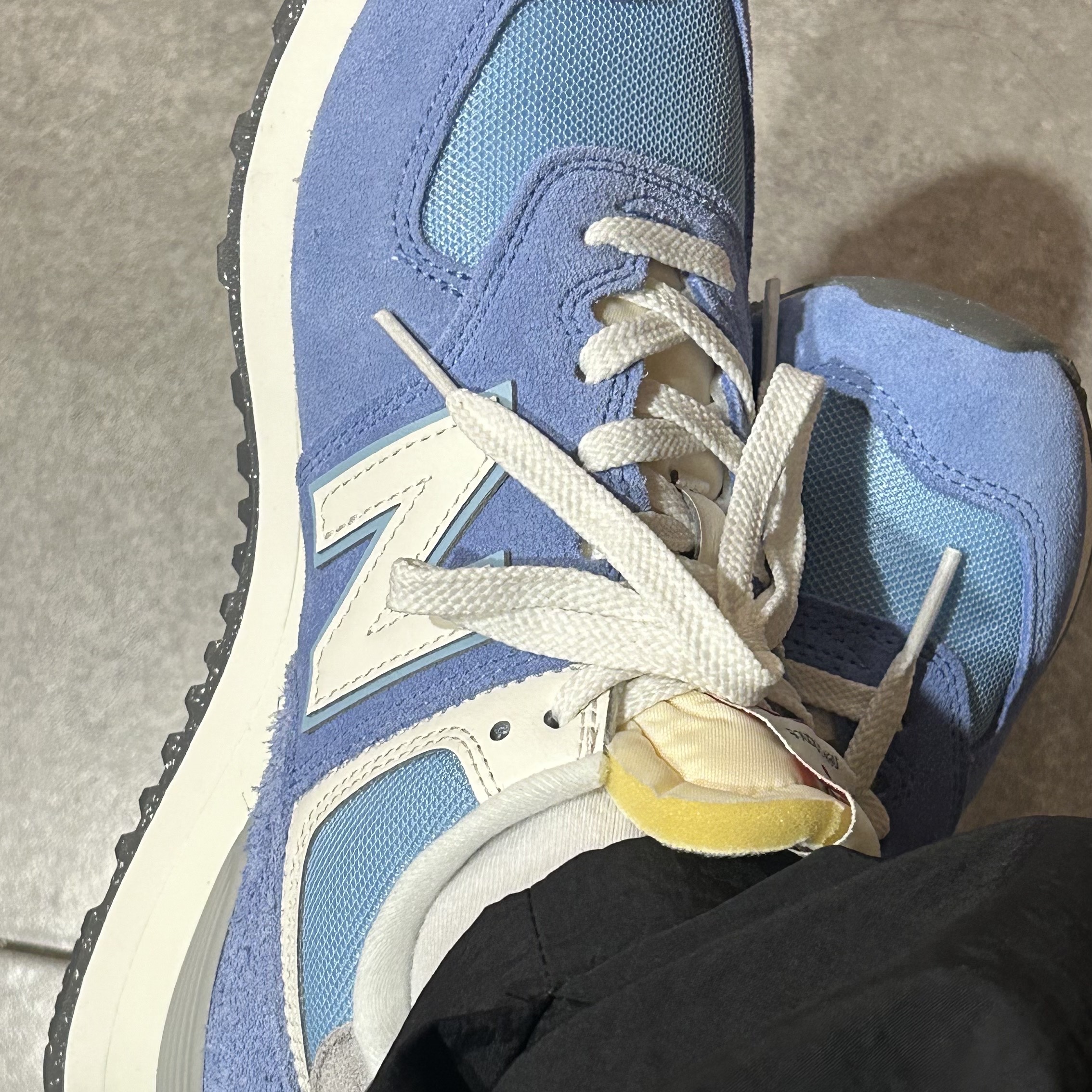 New Balance 574 Blue Laguna Sea Salt 착용 스타일 - 2