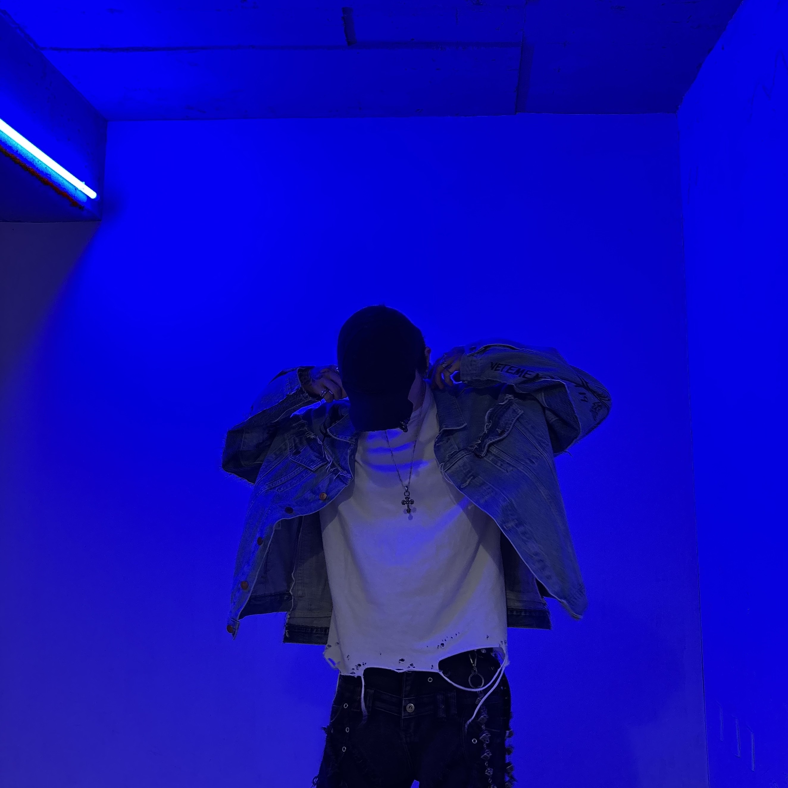 Balenciaga Heavy Piercing Cap Faded Black, Balenciaga XL Army Boots Full Eva Black 착용 스타일 - 4