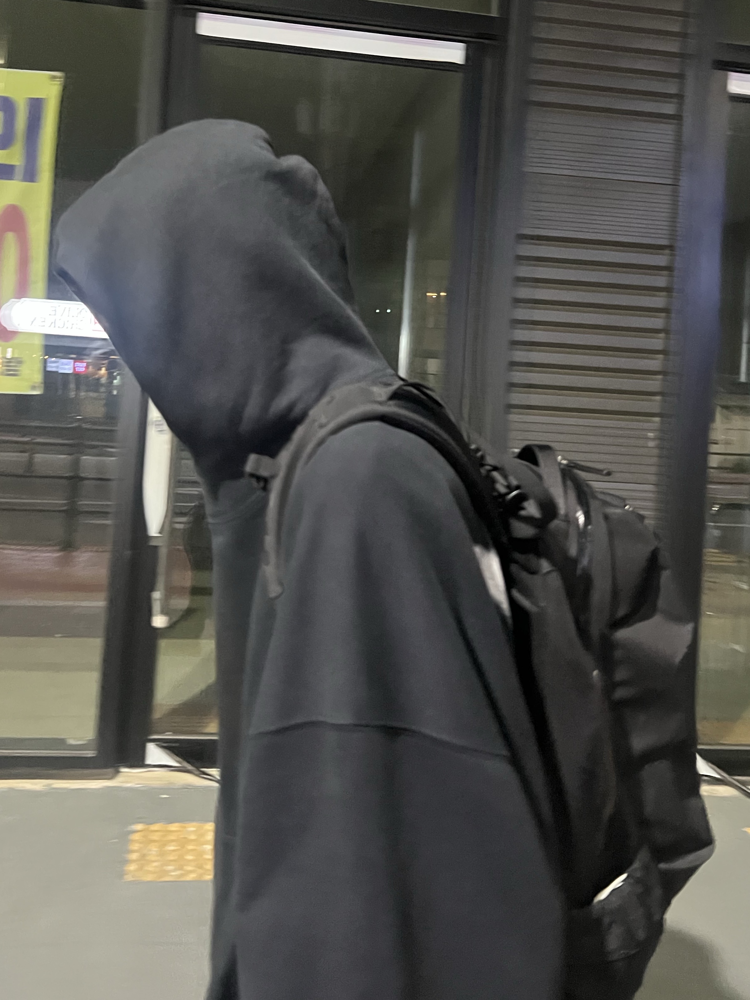 Yeezy Gap Engineered By Balenciaga Dove Hoodie Washed Black, Arc'teryx Arro 22 Backpack 24K Black 착용 스타일 - 2