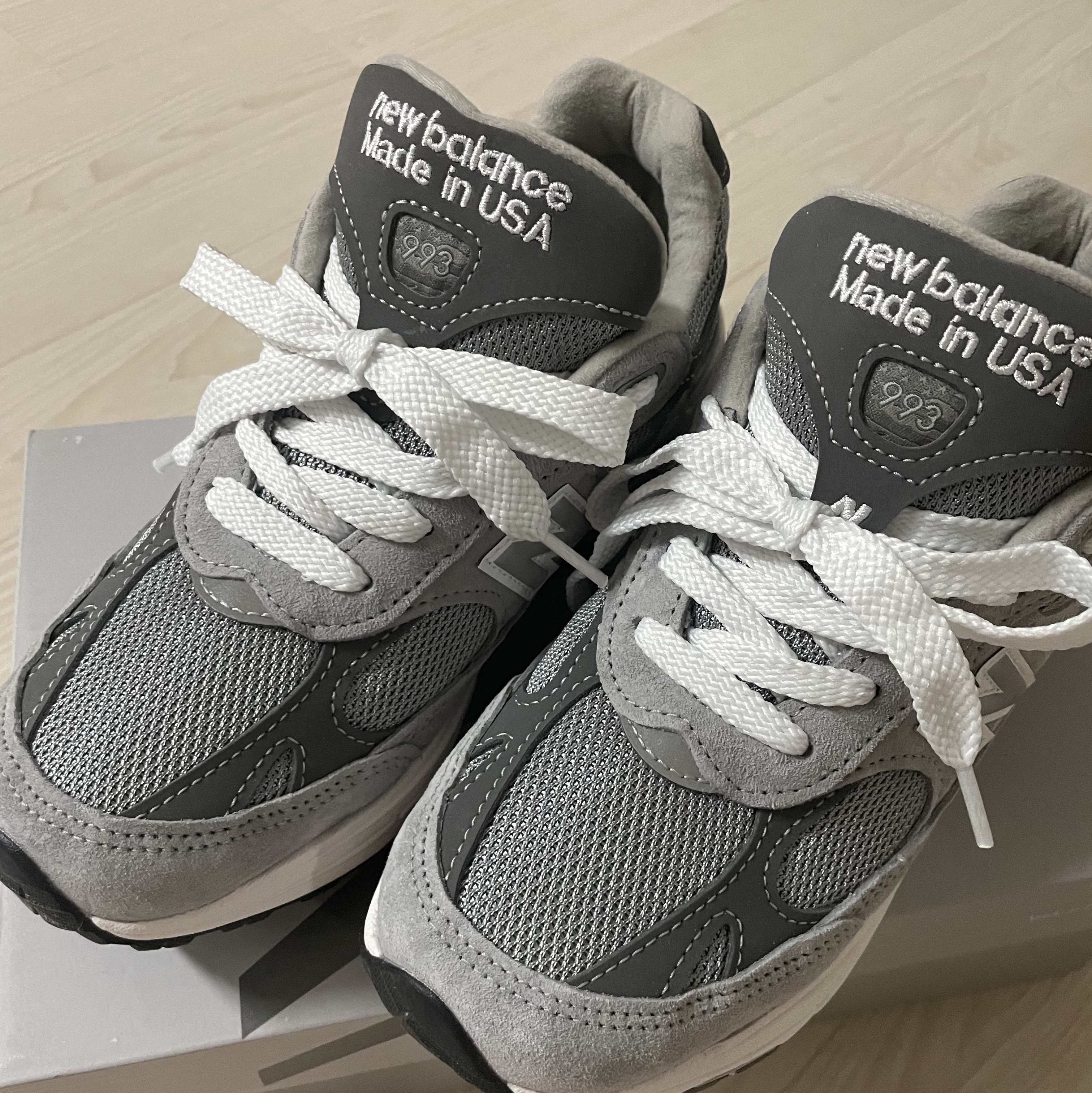 (W) New Balance 993 Made in USA Grey - B Standard 착용 스타일