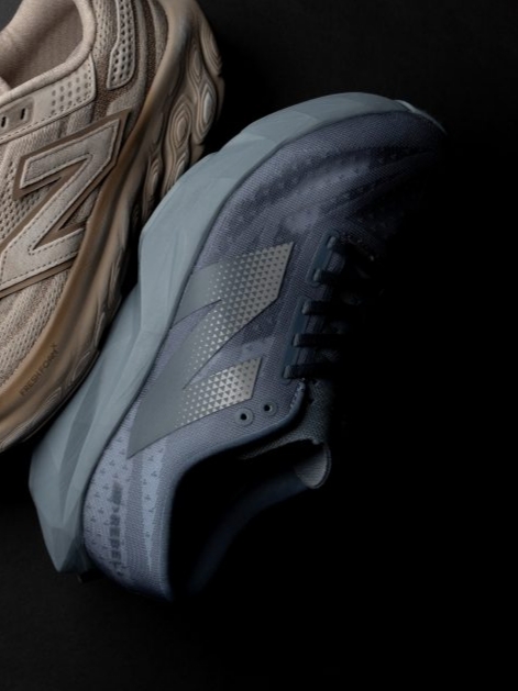 New Balance FuelCell Rebel v4 Dark Grey - 2E Wide, New Balance x Tokyo Design Studio FuelCell Rebel v4 Vintage Indigo - D Standard 착용 스타일