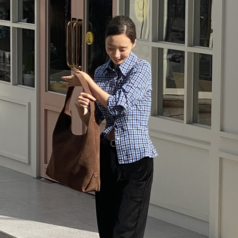 Siyazu SIAC3053 Flow Bag Brown 착용 스타일 - 3
