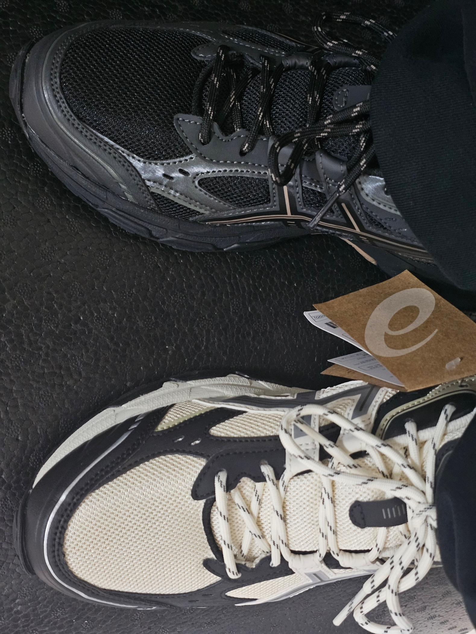 Asics Gel-Nunobiki Cream Dark Olive, Asics Gel-Nunobiki Black Taupe Grey 착용 스타일 - 3