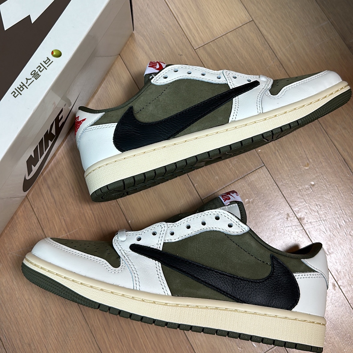 Jordan 1 x Travis Scott Retro Low OG SP Reverse Olive 착용 스타일