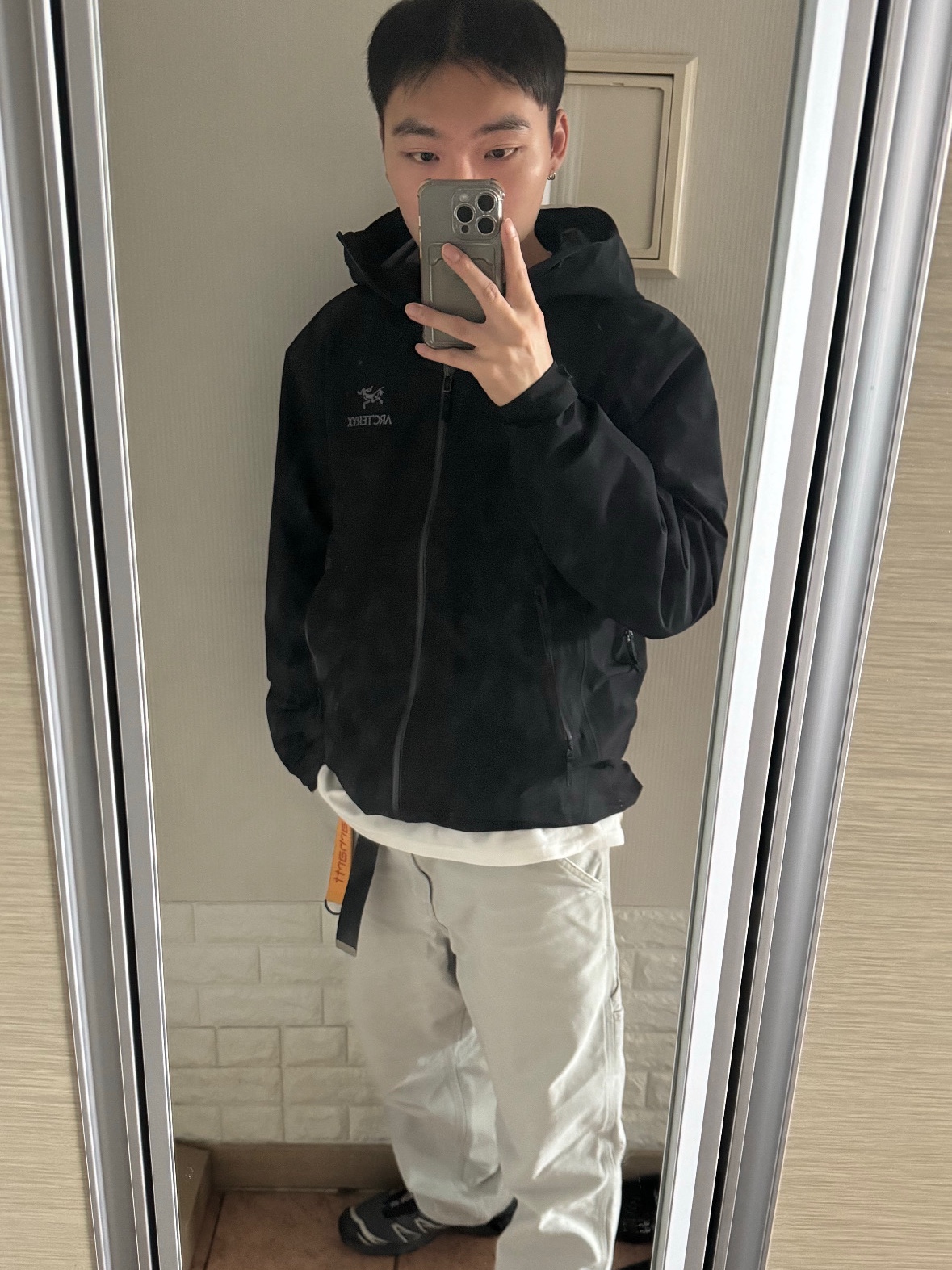 Arc'teryx Beta LT Jacket Black, Salomon XT-6 Gore-Tex Black Ebony 착용 스타일