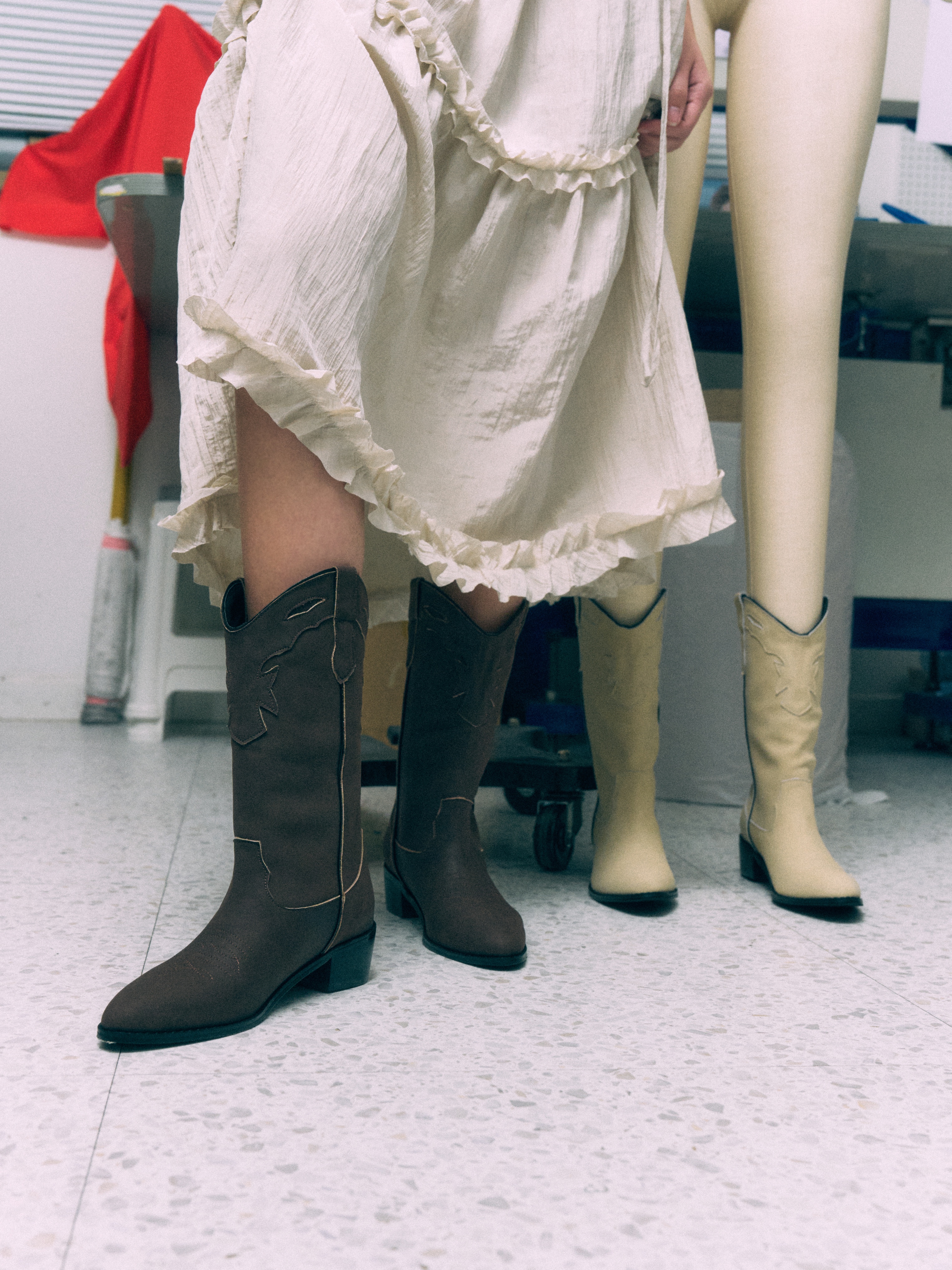 Moodnight Knox Western Boots Dark Brown Nubuck 착용 스타일 - 2