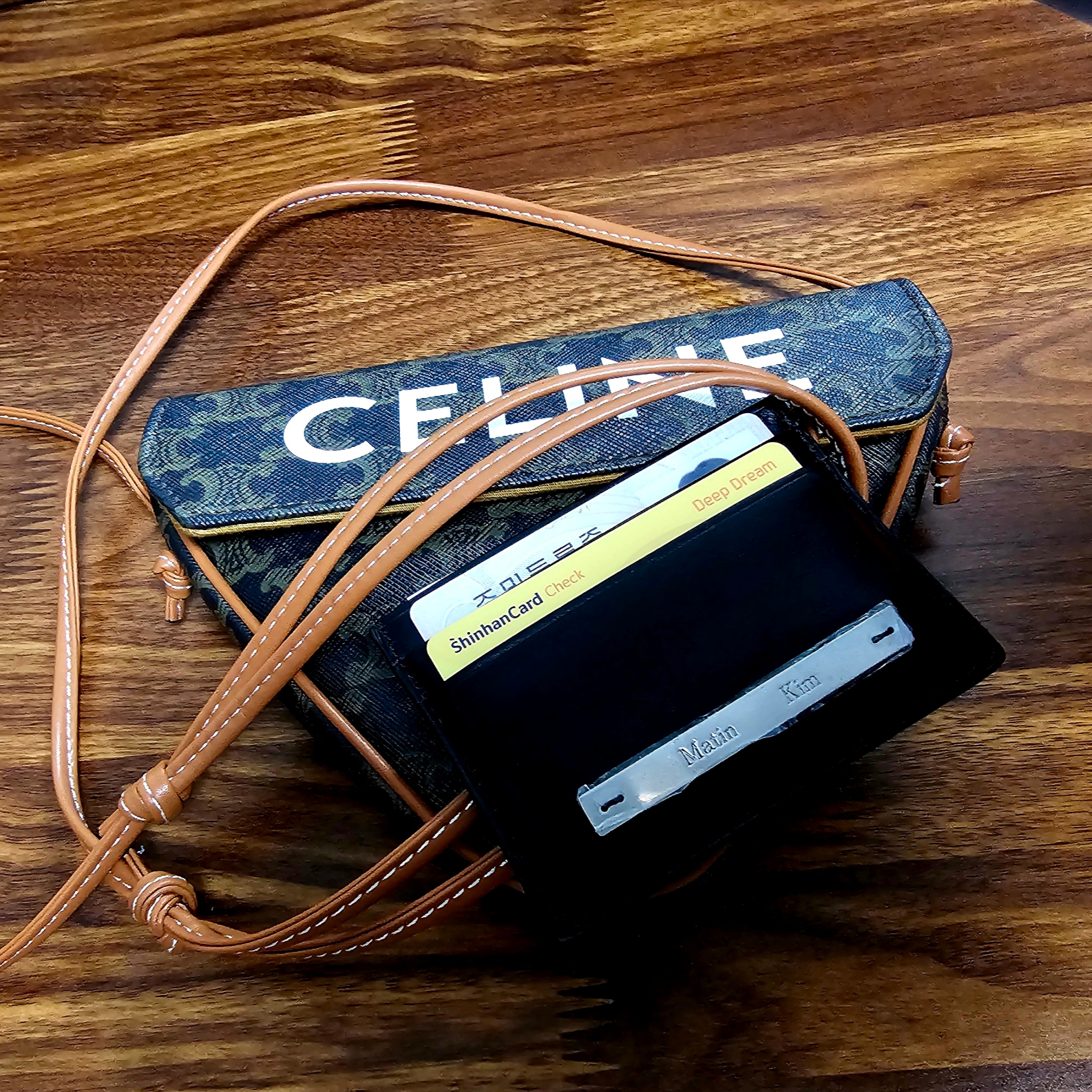 Matin Kim Vintage Card Wallet Black, Celine Triangle Bag in Triomphe Canvas with Celine Print Tan 착용 스타일