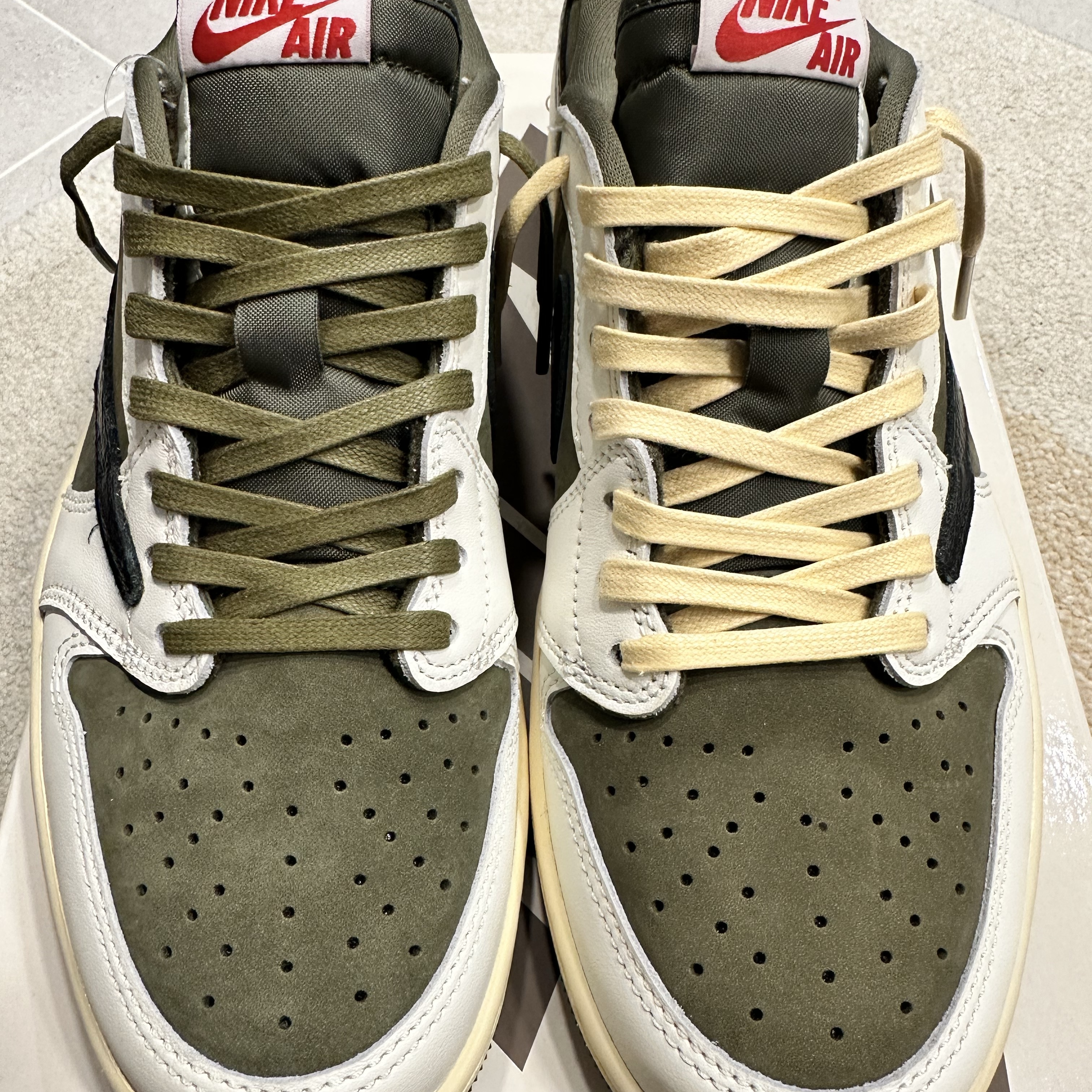 Jordan 1 x Travis Scott Retro Low OG SP Reverse Olive 착용 스타일 - 1
