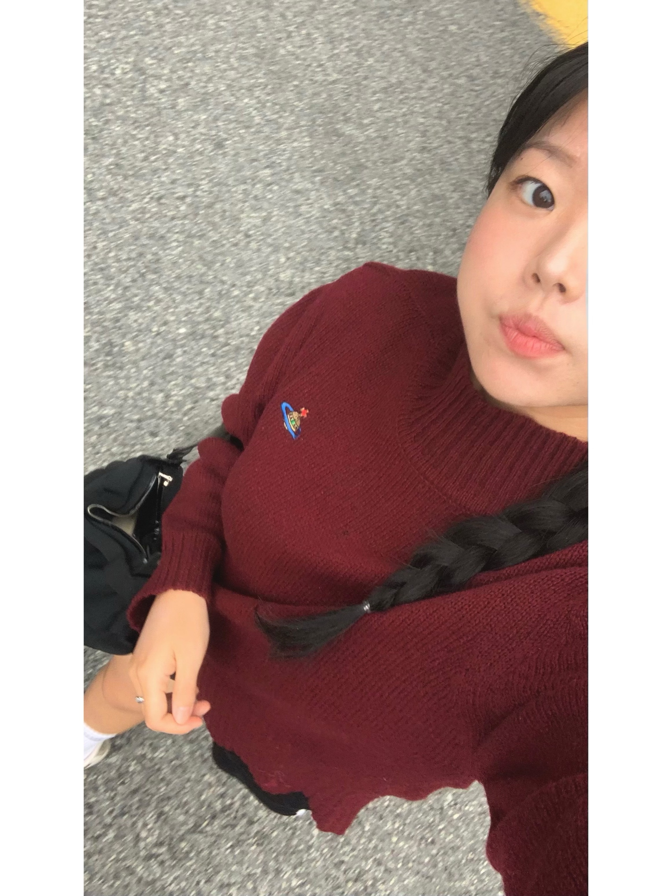 (W) Mischief Hooded Waffle Zip Up Beige, Mischief Foldable Leather Sling Bag Ivory Charcoal 착용 스타일 - 1