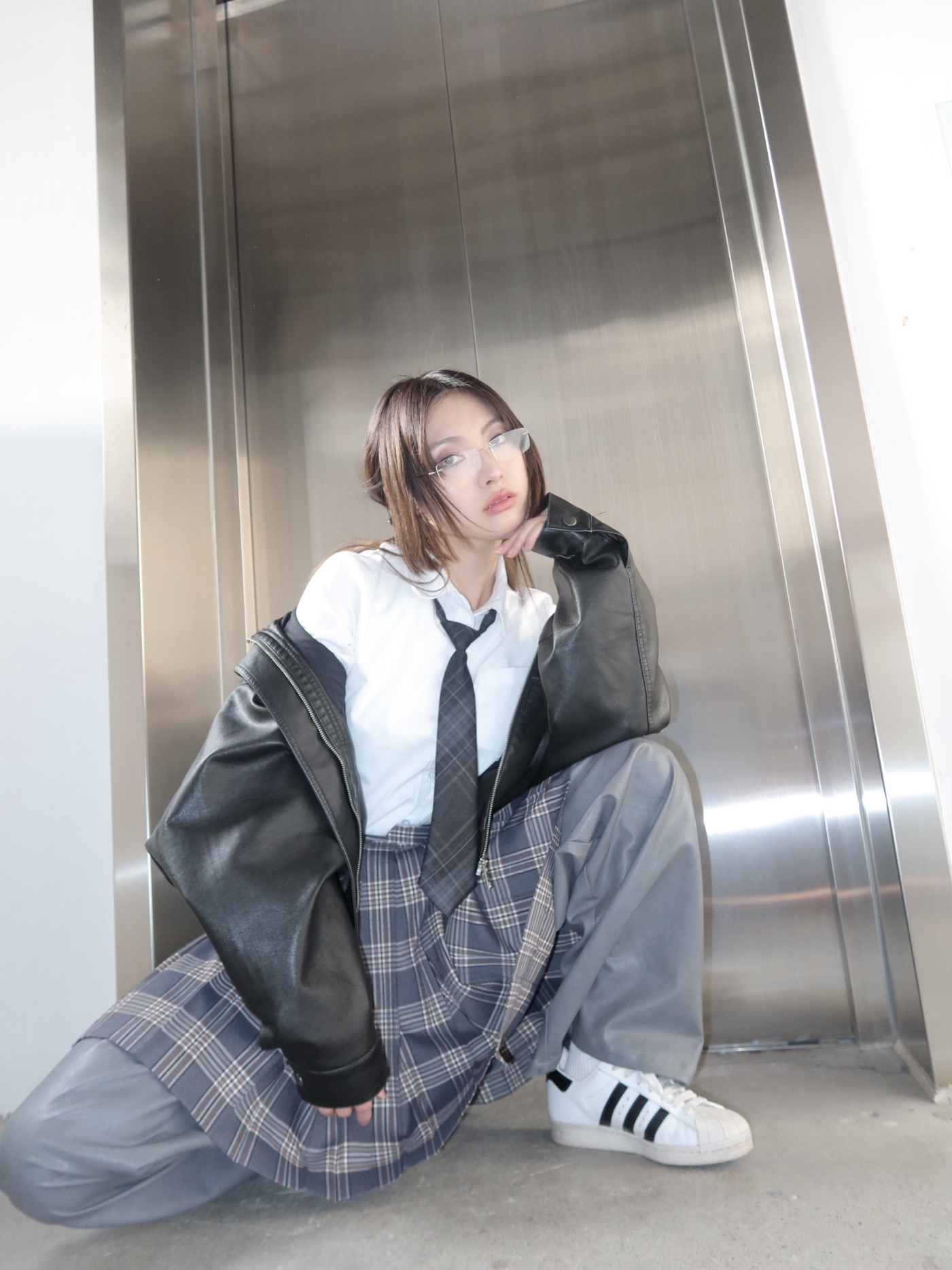 Adidas x Prada Superstar White Black 착용 스타일 - 3