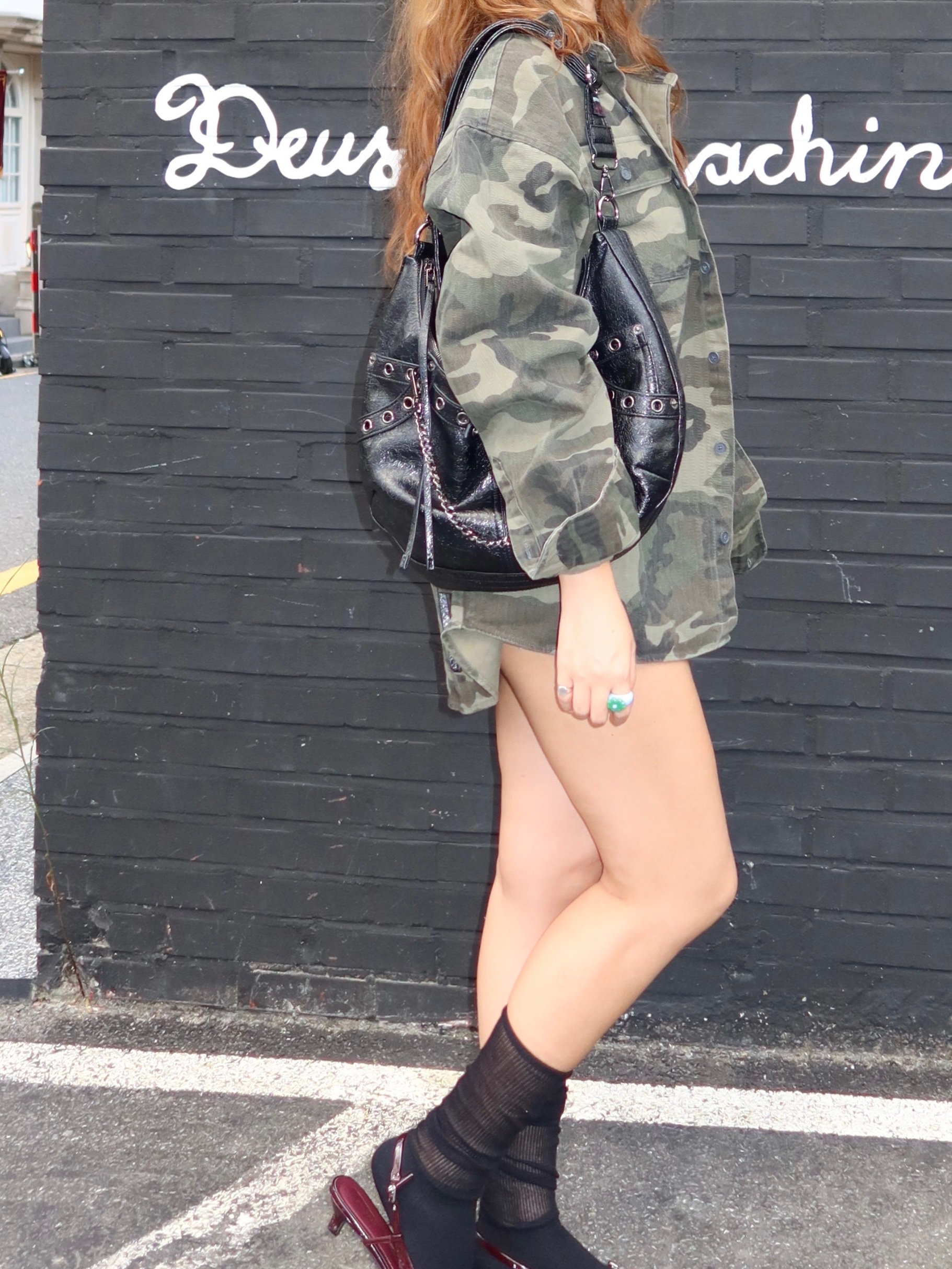 (W) Bohemian Seoul Turn Up Shorts Black 착용 스타일 - 2