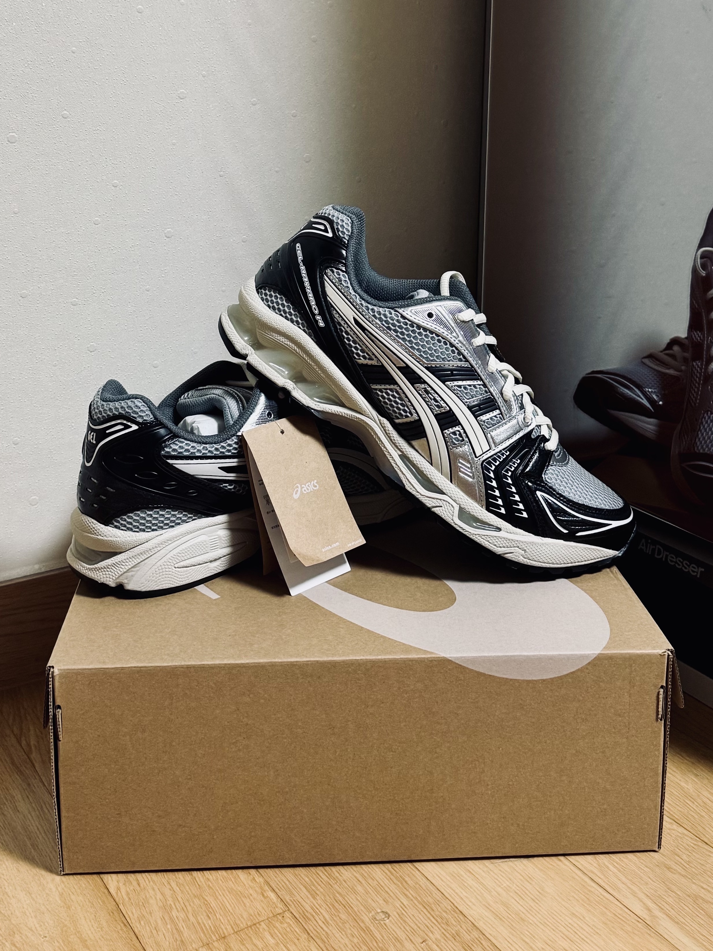 Asics Gel-Kayano 14 Black Glacier Grey 착용 스타일
