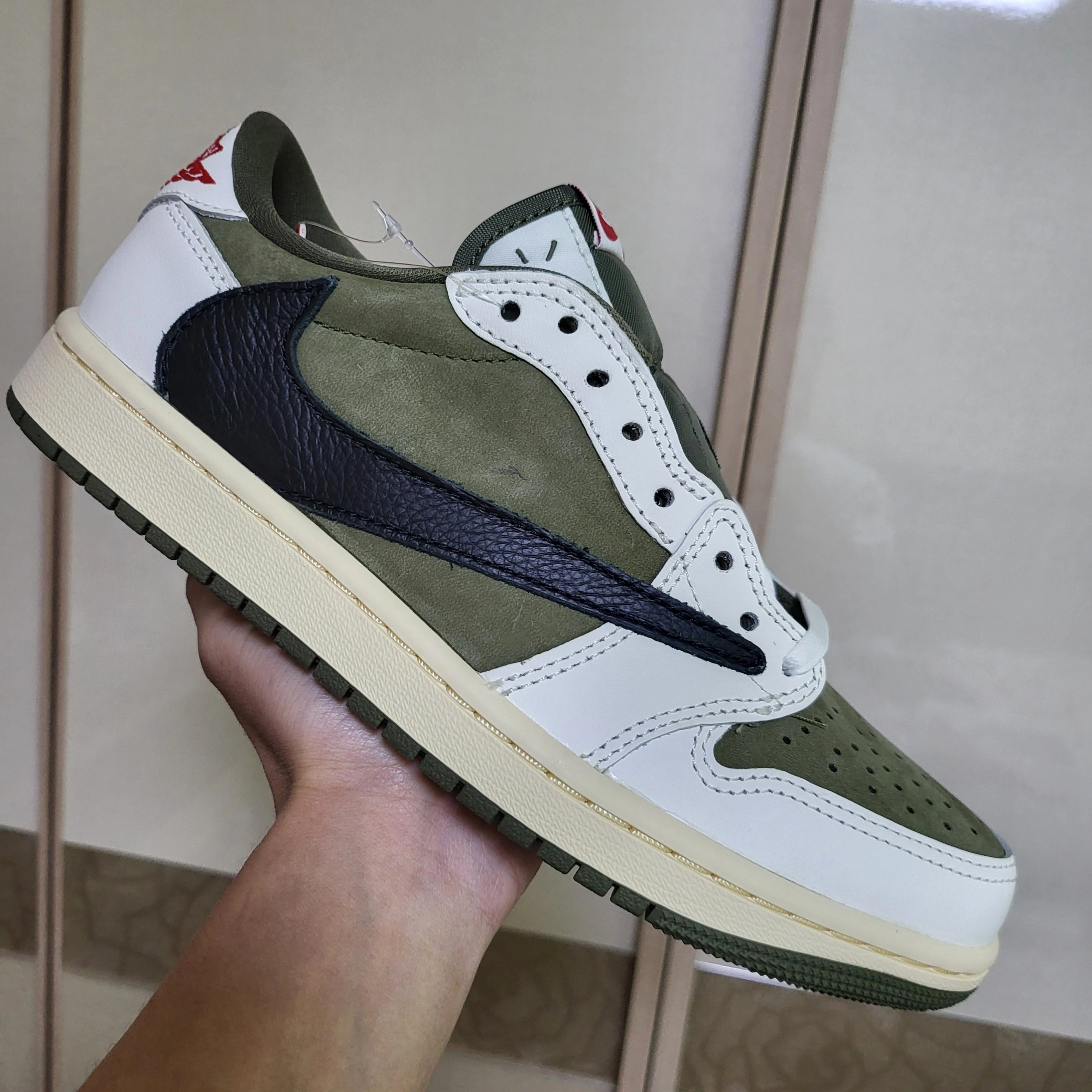 Jordan 1 x Travis Scott Retro Low OG SP Reverse Olive 착용 스타일