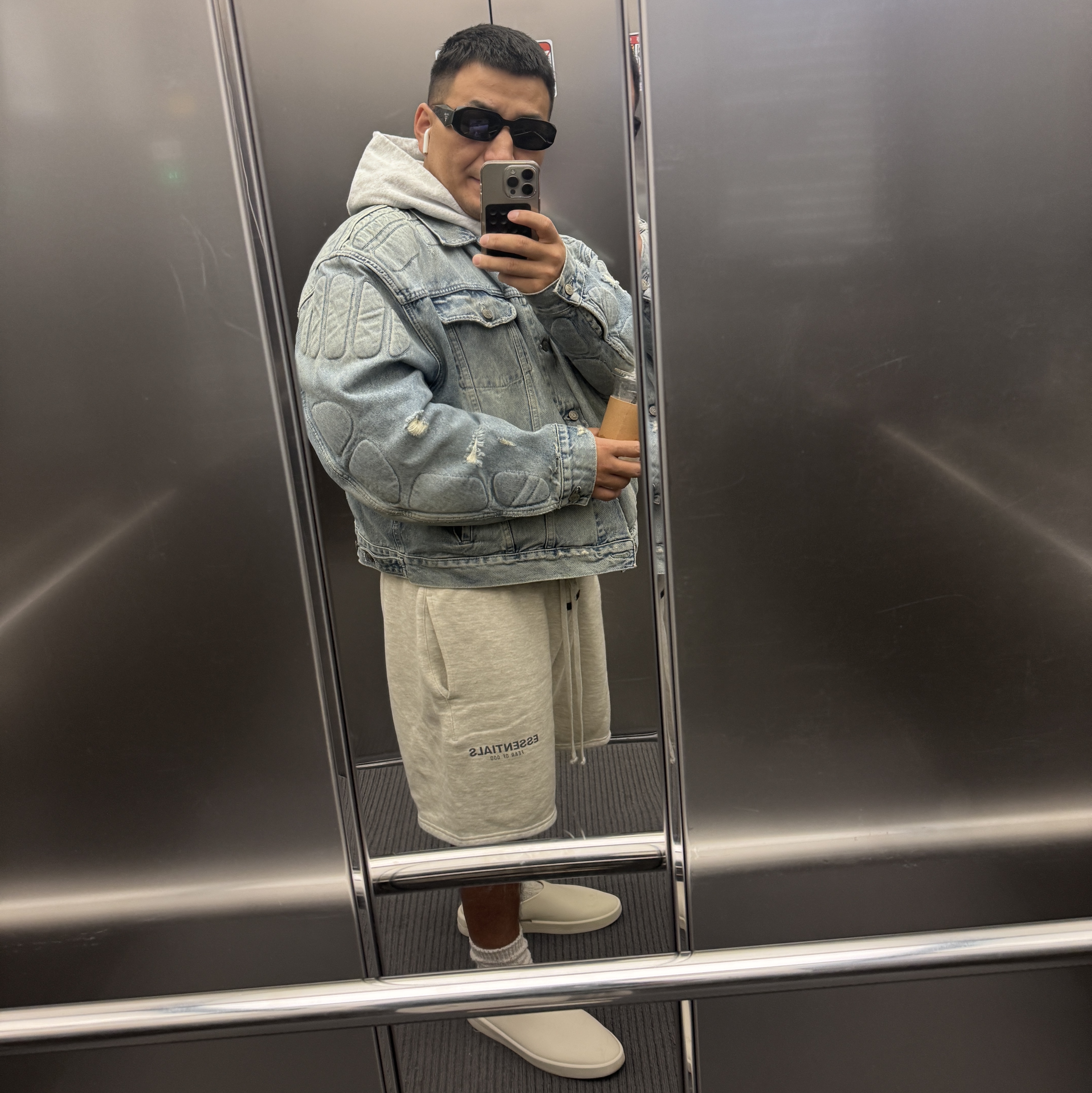 Yeezy Gap Engineered By Balenciaga Padded Denim Jacket Blue, Essentials The Core Collection Sweatshorts Light Oatmeal 착용 스타일