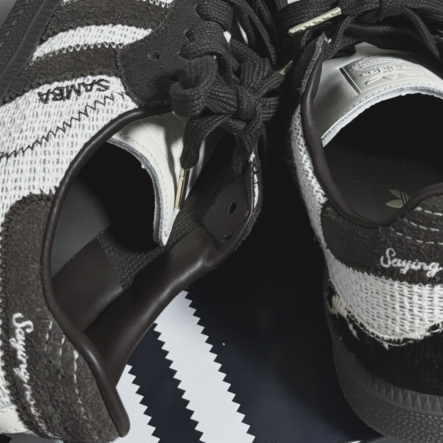 Adidas x Notitle. Samba OG Cow Print 착용 스타일 - 3