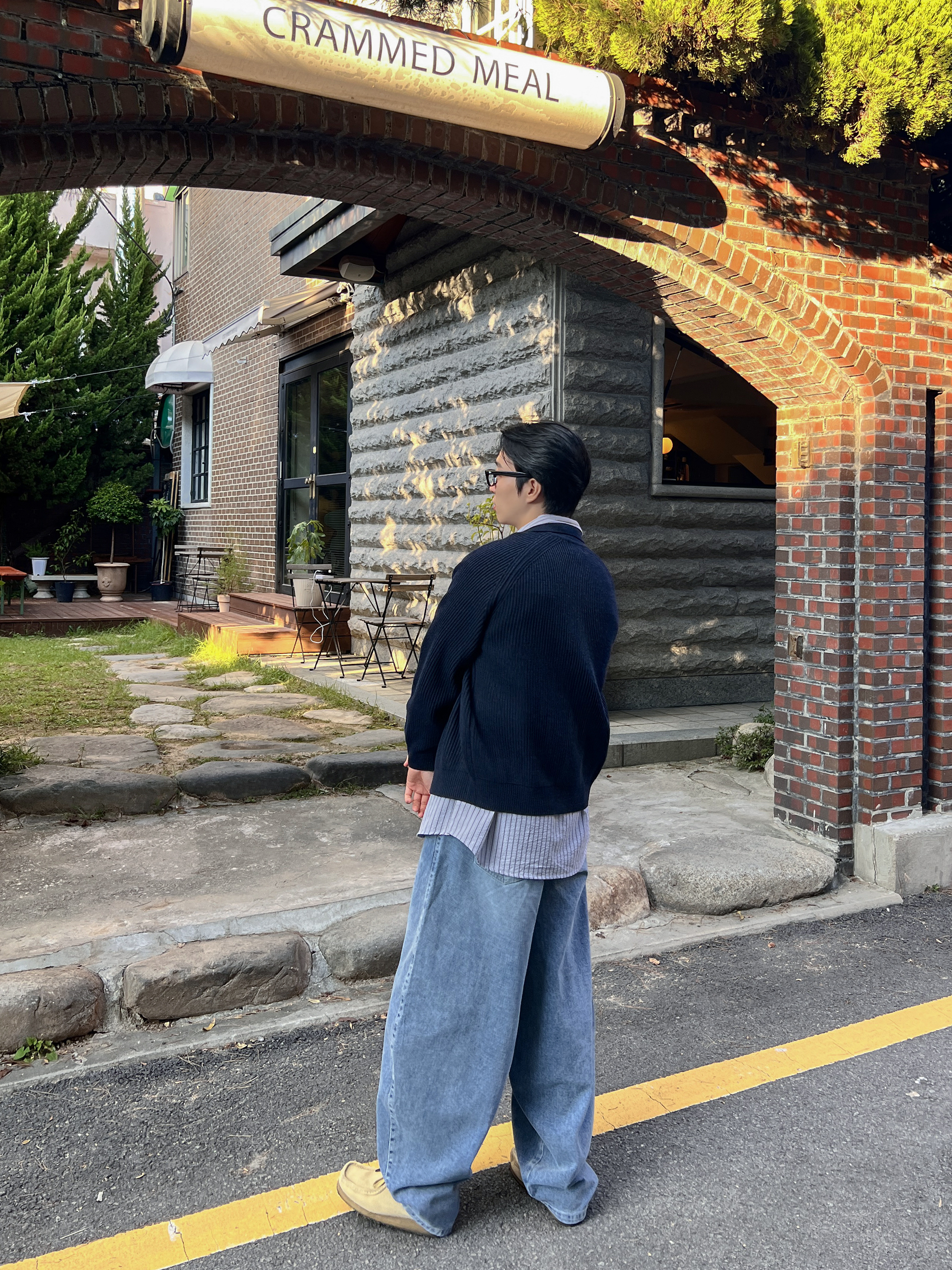 Clarks Wallabee Maple Suede 착용 스타일 - 2