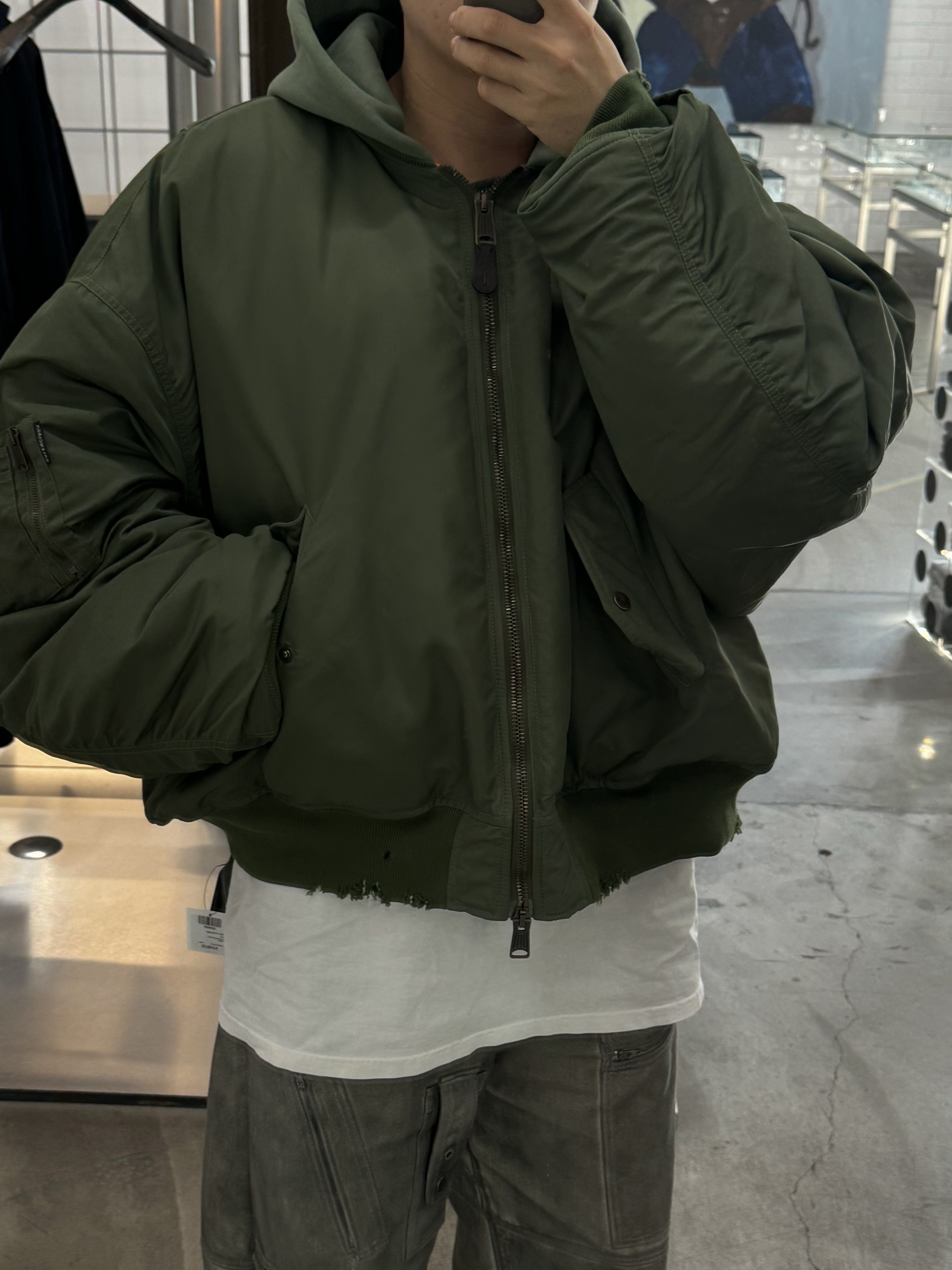 Balenciaga Bomber Dark Green, Project G/R Flight Denim Pants Dust Grey 착용 스타일 - 2
