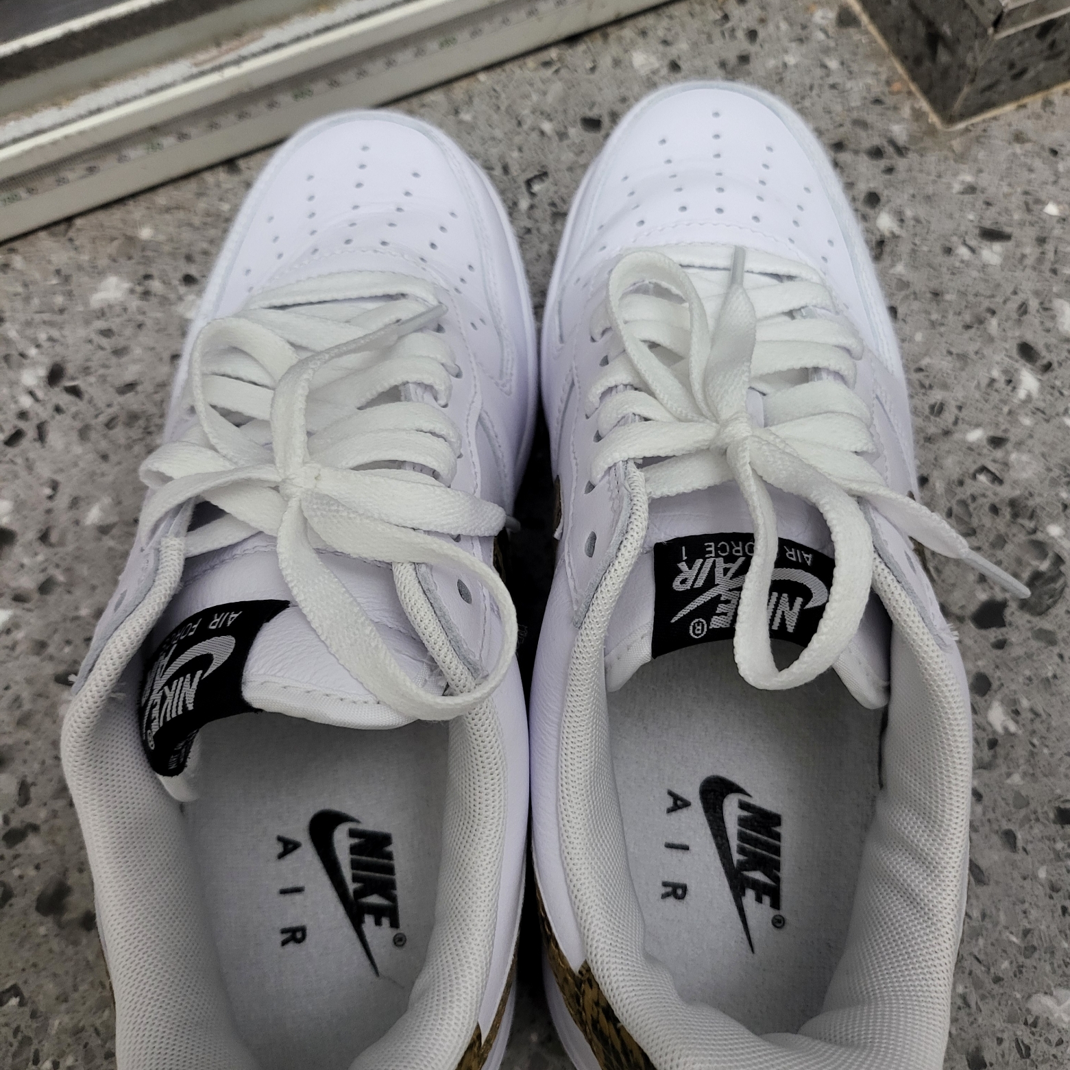 Nike Air Force 1 Low Retro PRM QS Ivory Snake 2024 착용 스타일 - 1