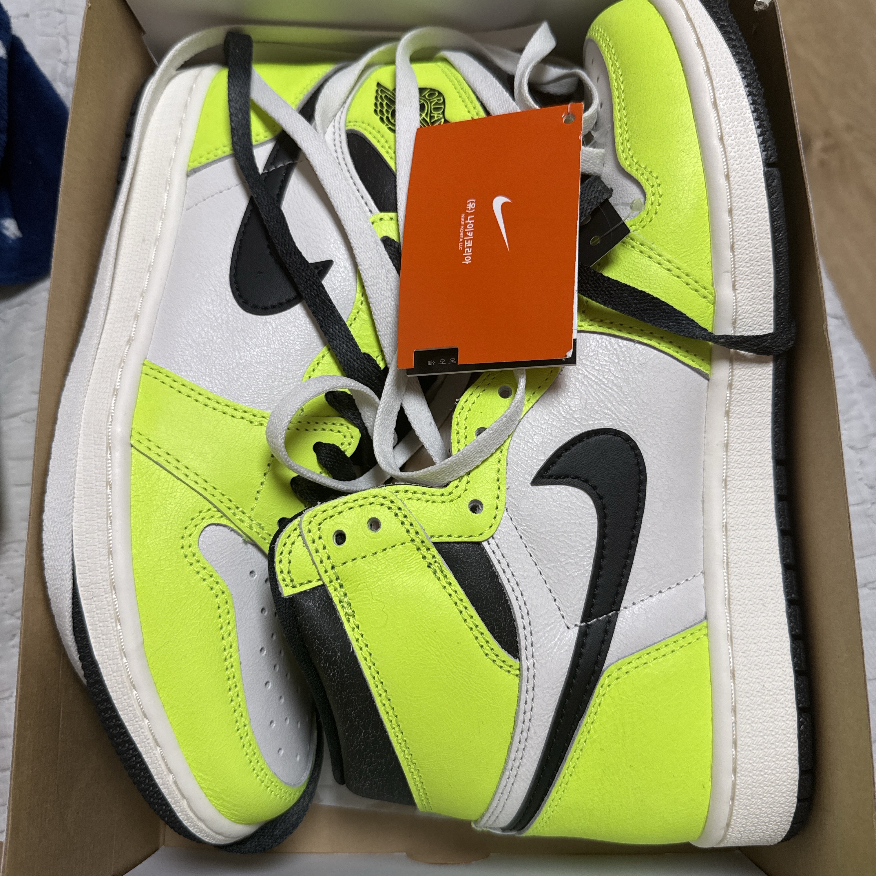 Jordan 1 Retro High OG Volt 착용 스타일 - 2