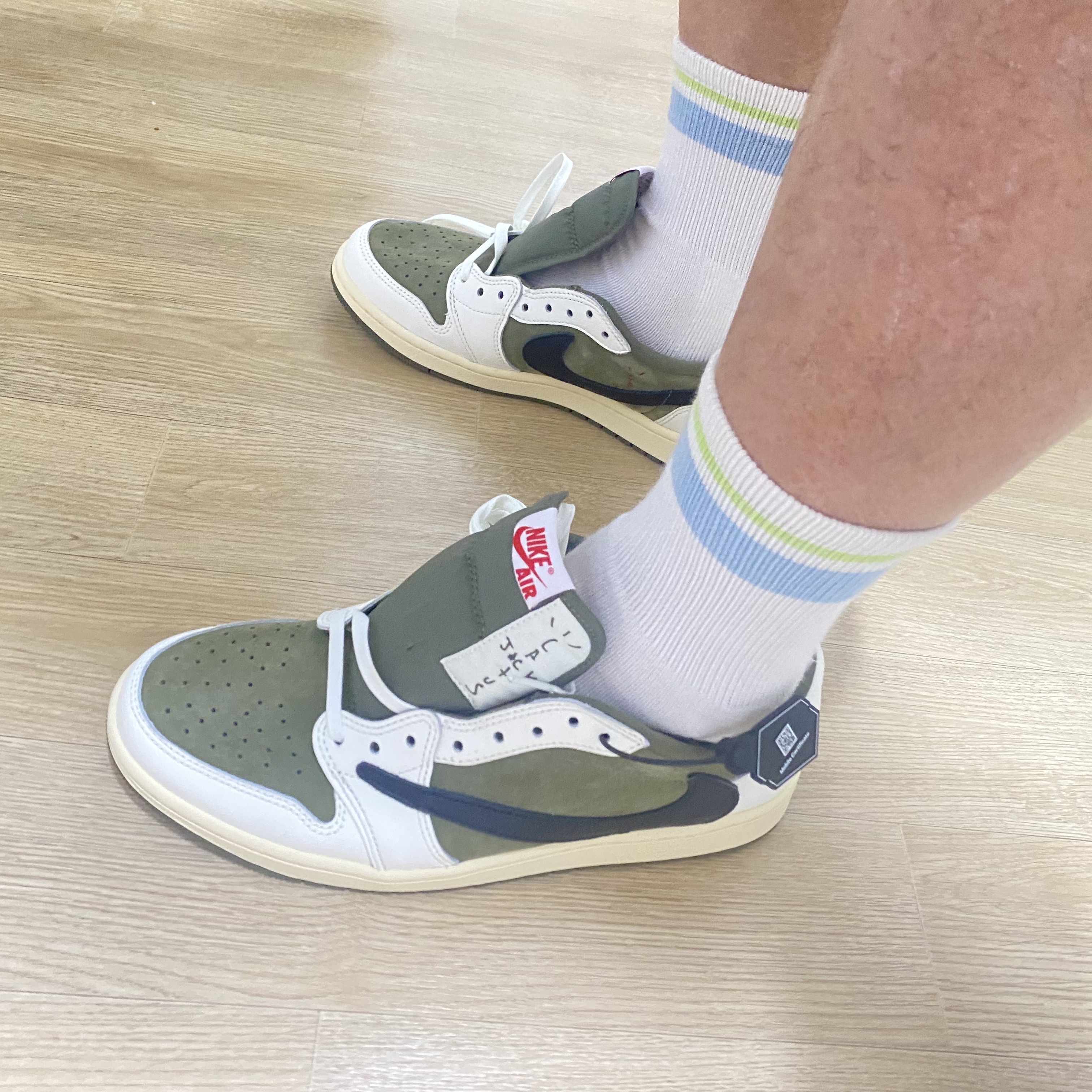 Jordan 1 x Travis Scott Retro Low OG SP Reverse Olive 착용 스타일