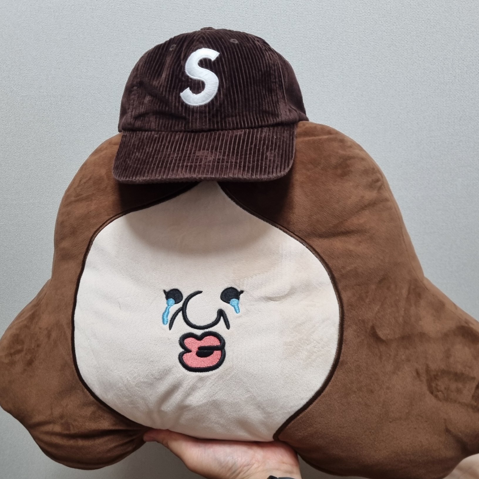 Supreme Corduroy S Logo 6-Panel Dark Brown - 24FW 착용 스타일