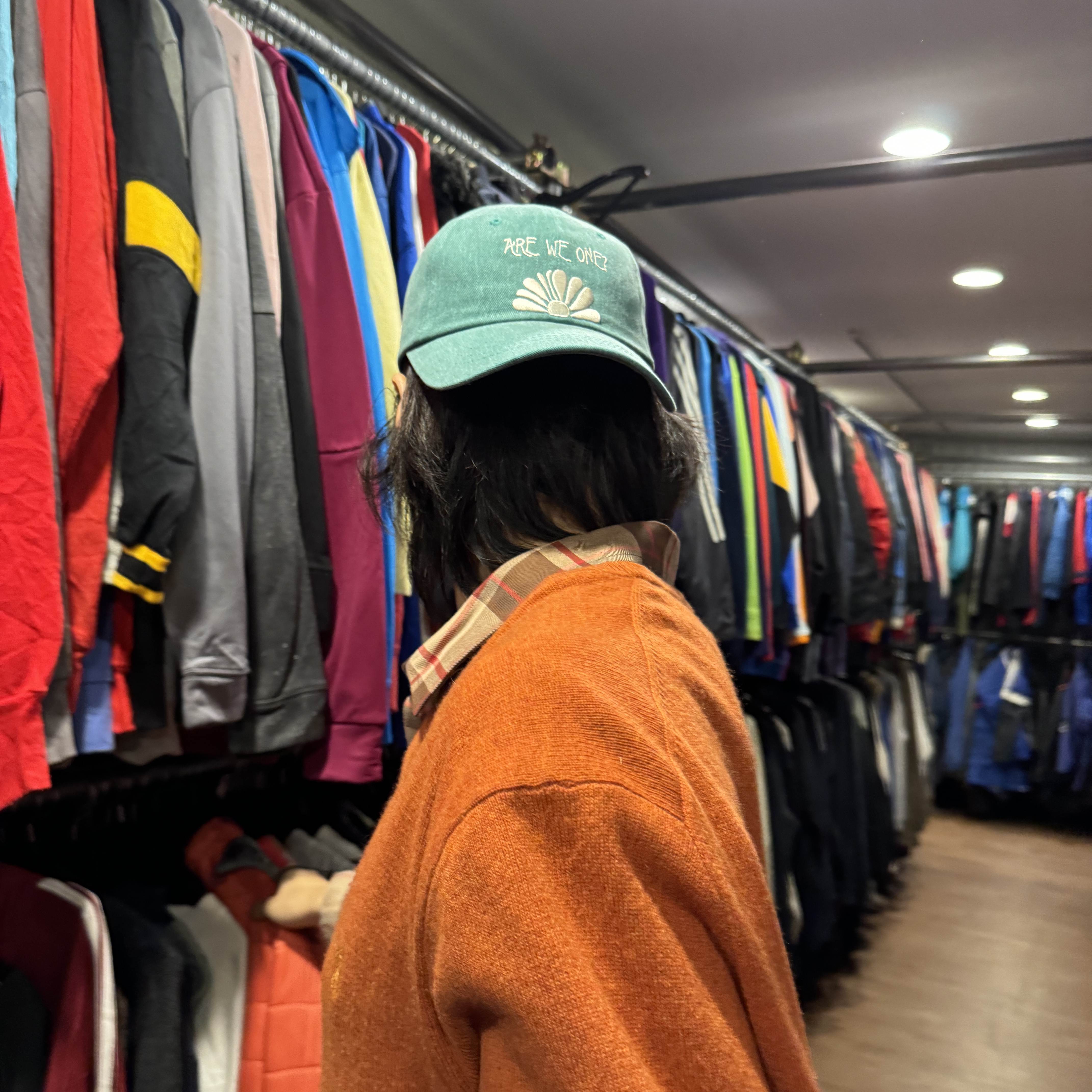 DVAN Daisy Rise Emb Ball Cap Green 착용 스타일 - 2