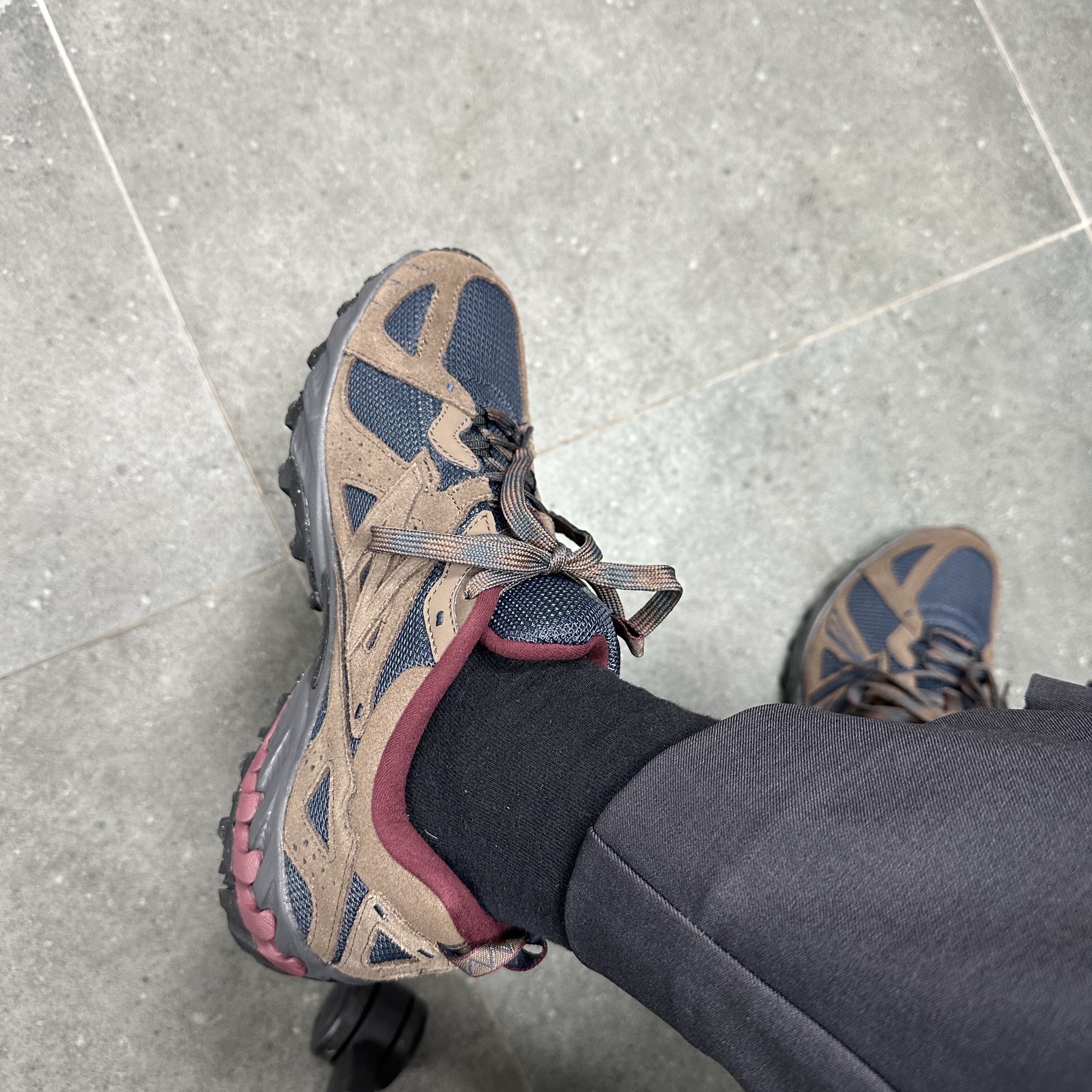 New Balance ML610T Dark Mushroom - D Standard 착용 스타일 - 2