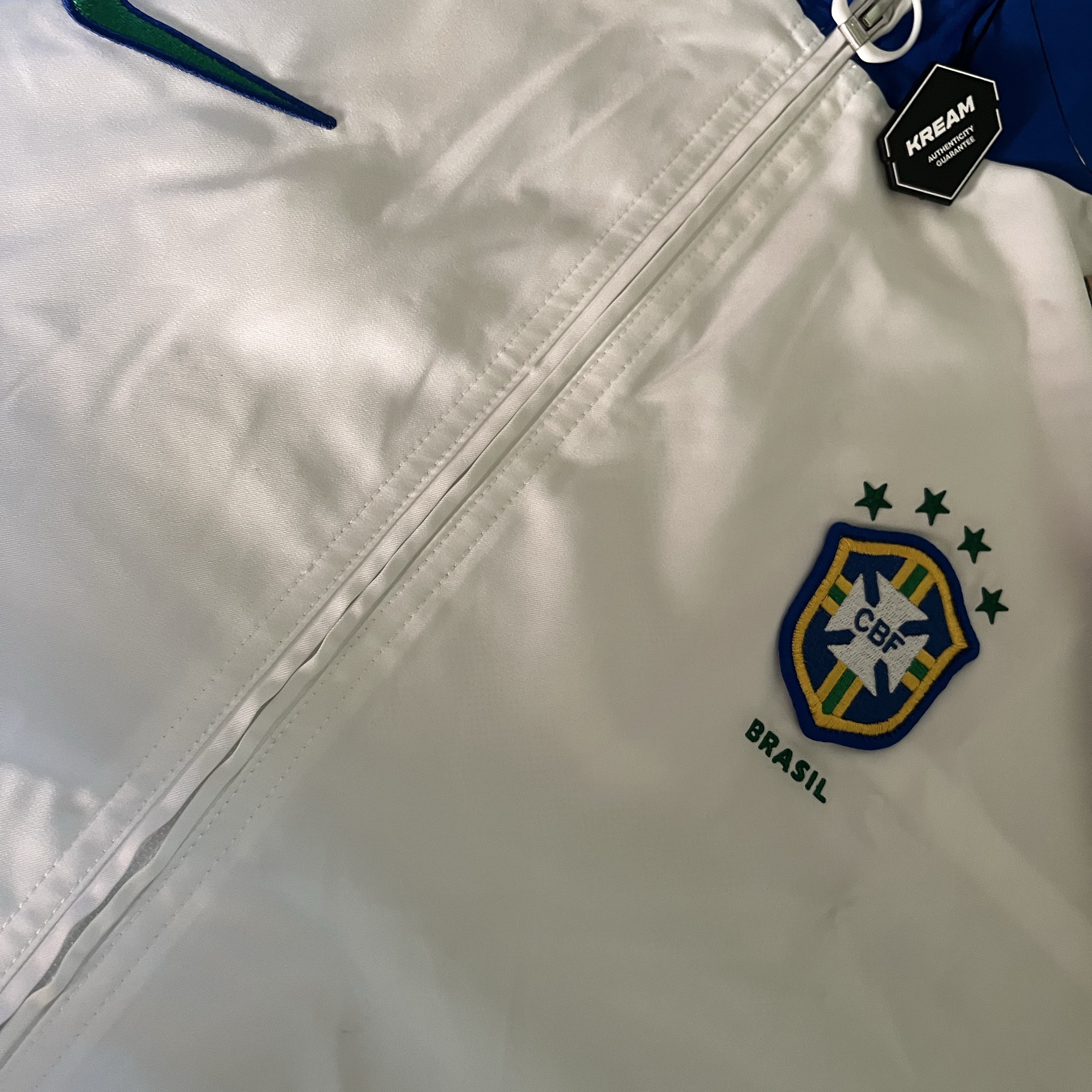 Nike Brazil 1998 Reissue Soccer Replica Track Jacket White (FZ6681-100) 착용 스타일 - 1