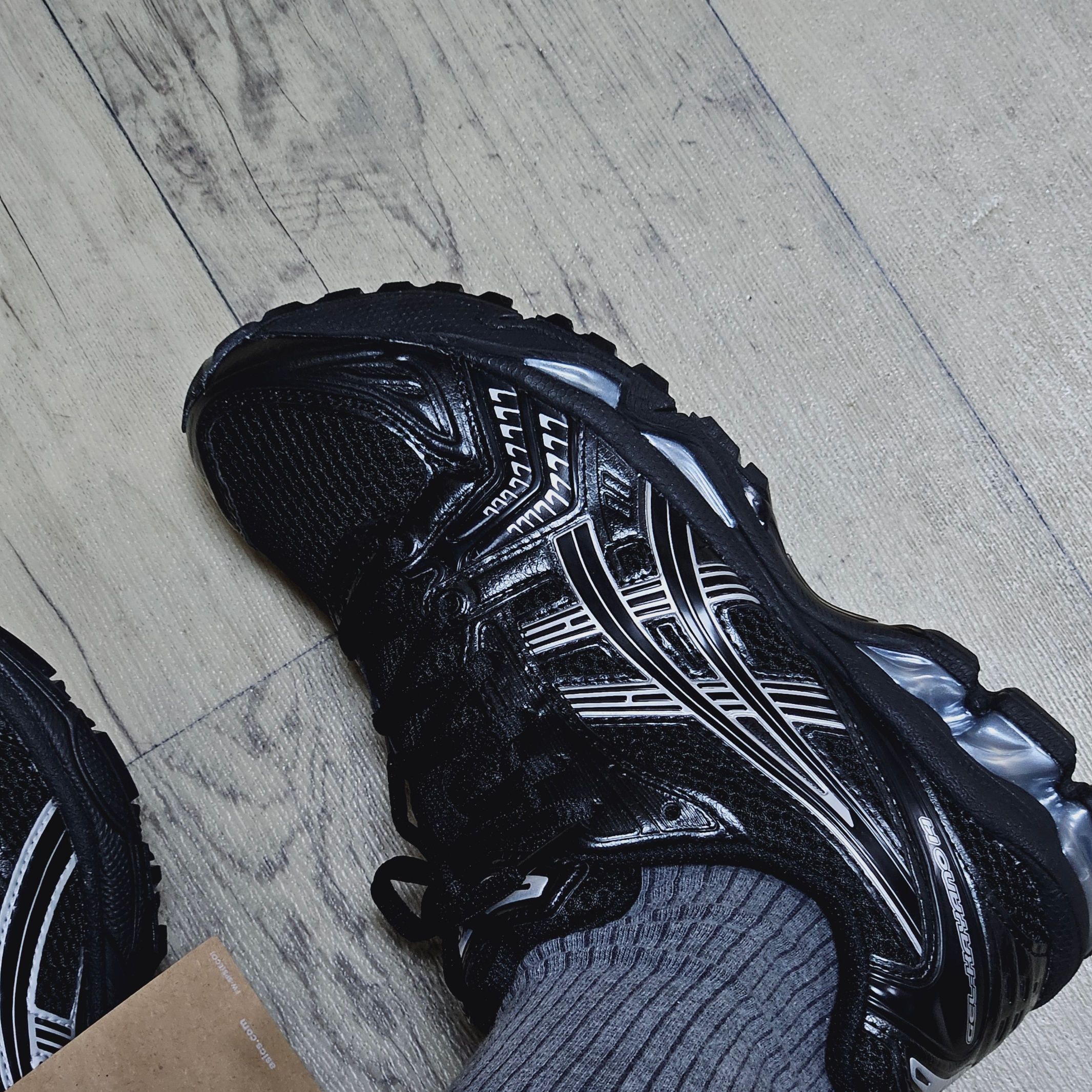 Asics Gel-Kayano 14 Black Pure Silver 착용 스타일 - 1