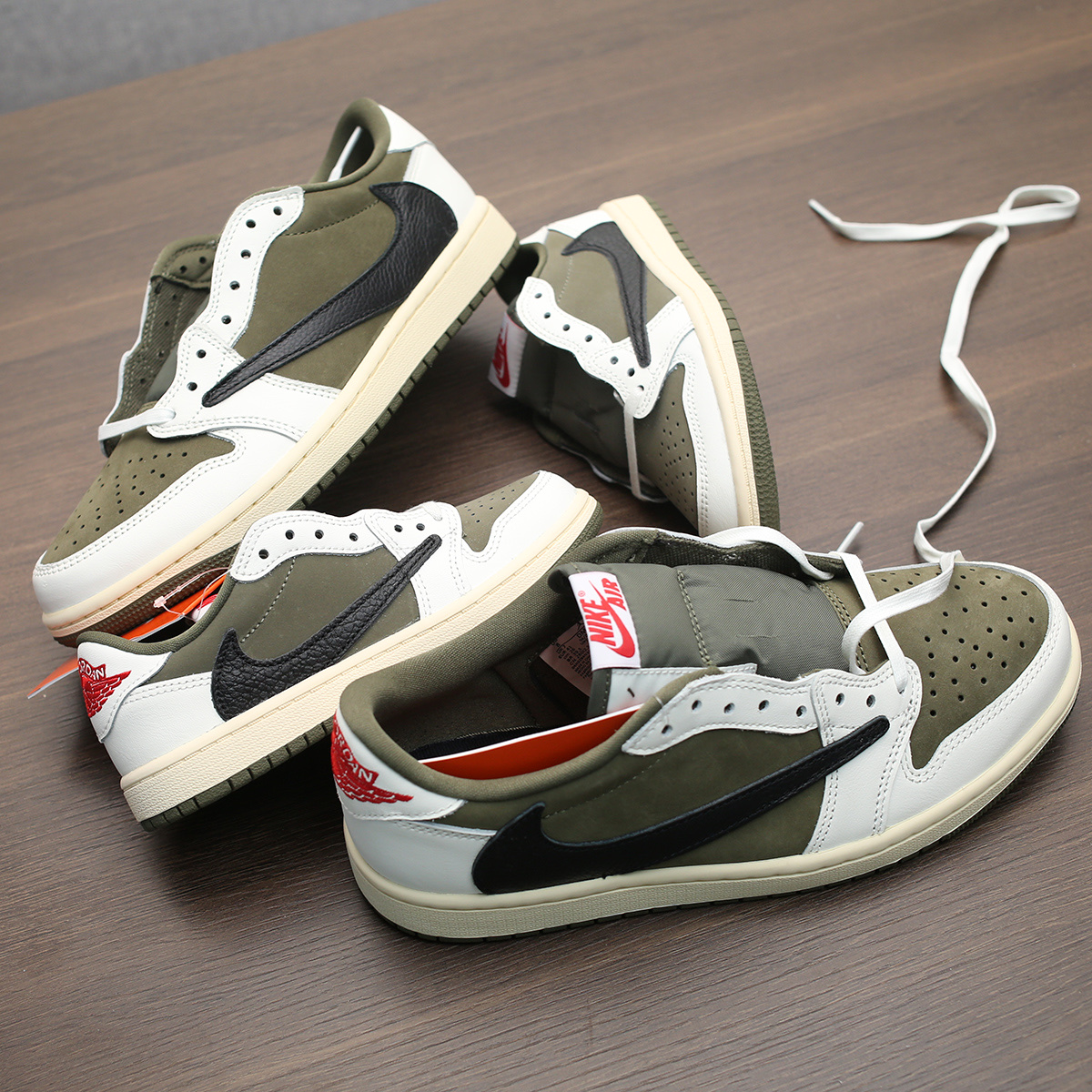 Jordan 1 x Travis Scott Retro Low OG SP Reverse Olive 착용 스타일 - 1