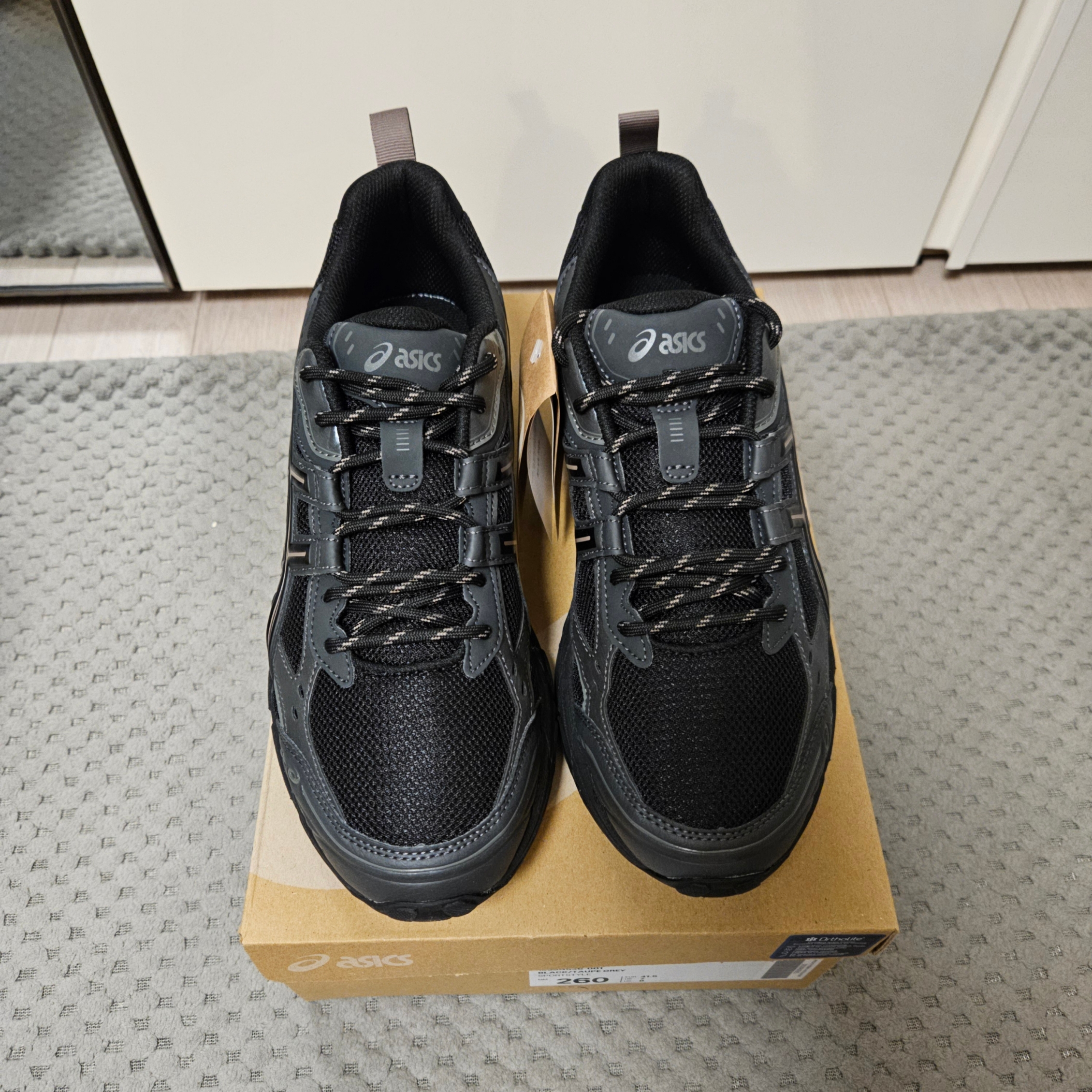 Asics Gel-Nunobiki Black Taupe Grey 착용 스타일 - 1