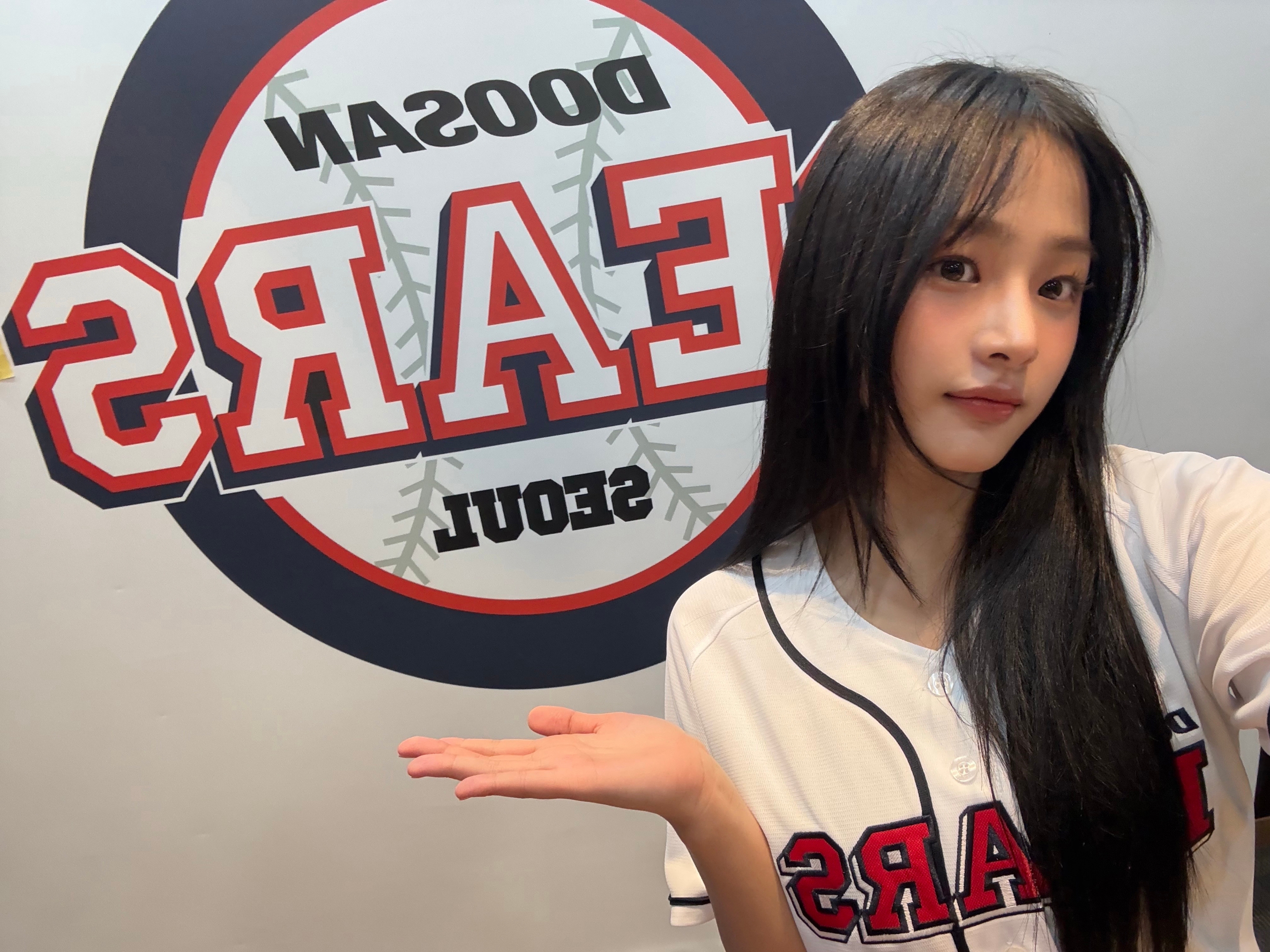 Doosan Bears x Fila Authentic Home Uniform White (Non Marking Ver.) 착용 스타일 - 5