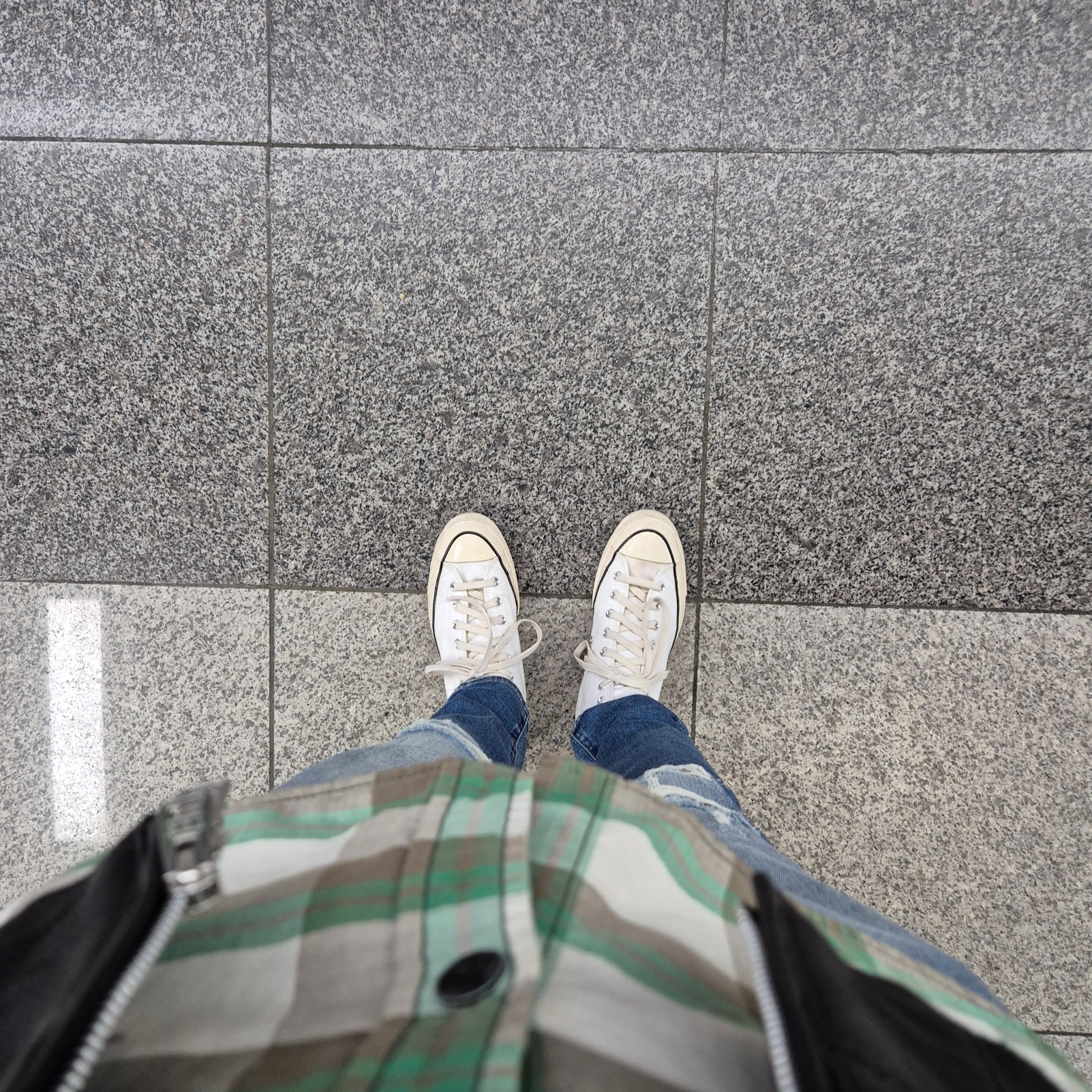 Converse Chuck 70 Black Pinstripe White 착용 스타일 - 2