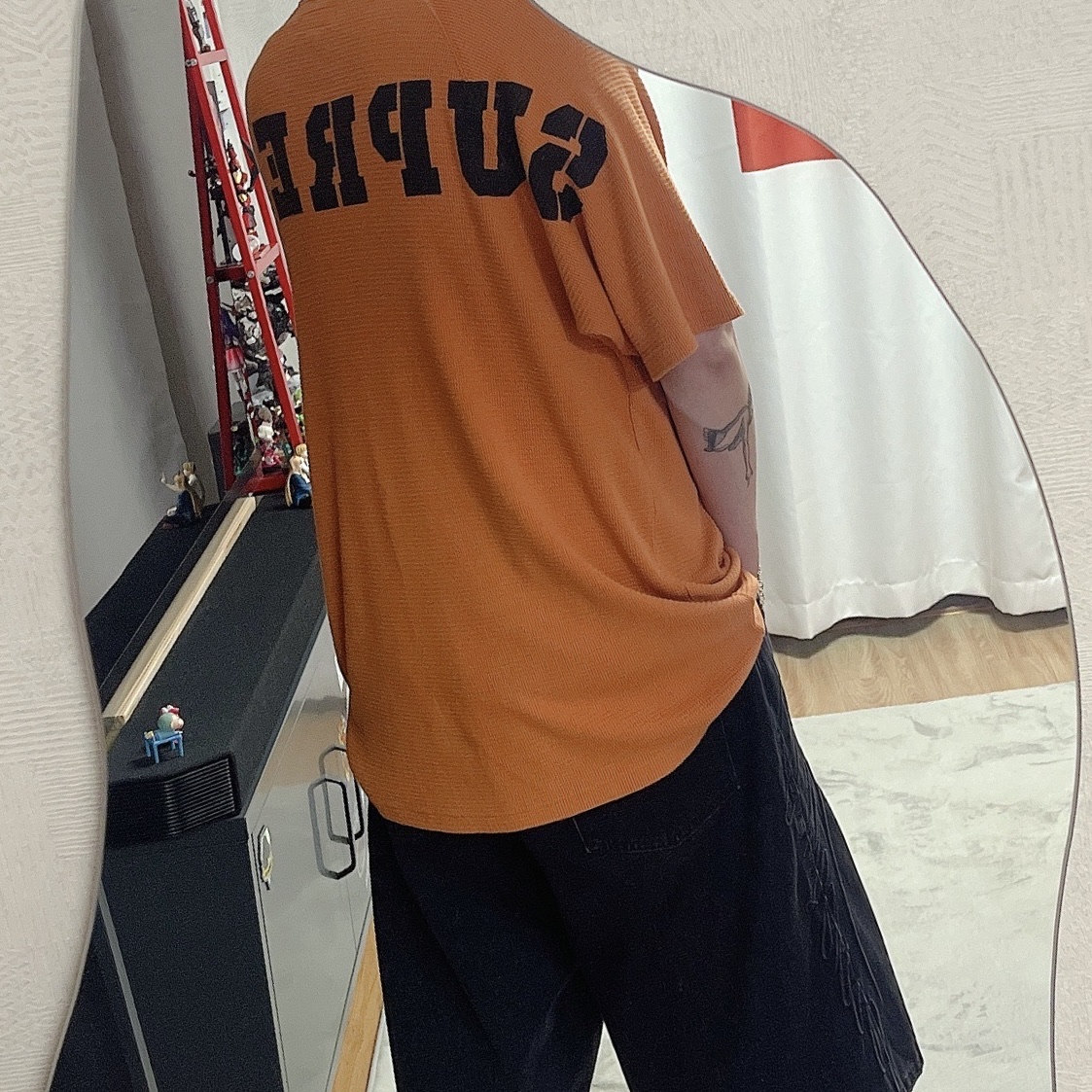 Supreme Stencil Thermal S/S Top Orange - 24FW, Supreme Script Baggy Denim Short Washed Black - 24SS 착용 스타일 - 2